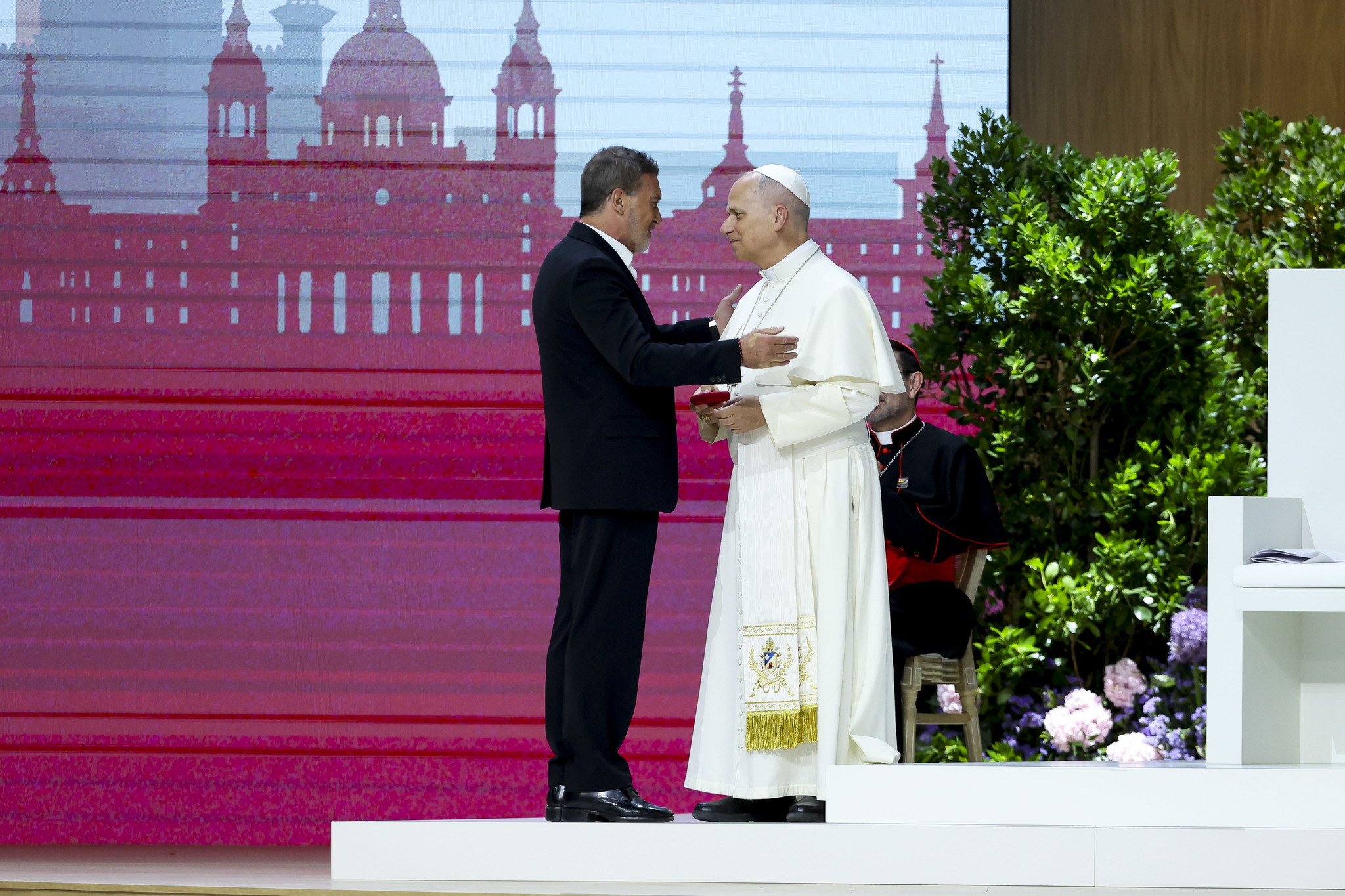 El Papa se reúne con el mundo de la economía, la cultura y e