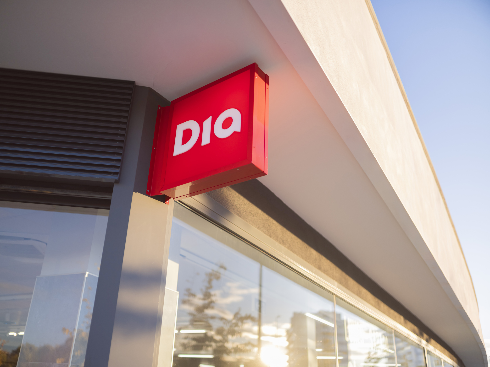 Dia creará 1.000 empleos para su campaña de verano, un 25 más que un año antes Los supermercados se preparan para el aluvión de turistas de cara a la campaña estival. Dia ha anunciado que incorporará a 1.000 nuevos empleados, un 25 más de los que sumó un año antes. Leer