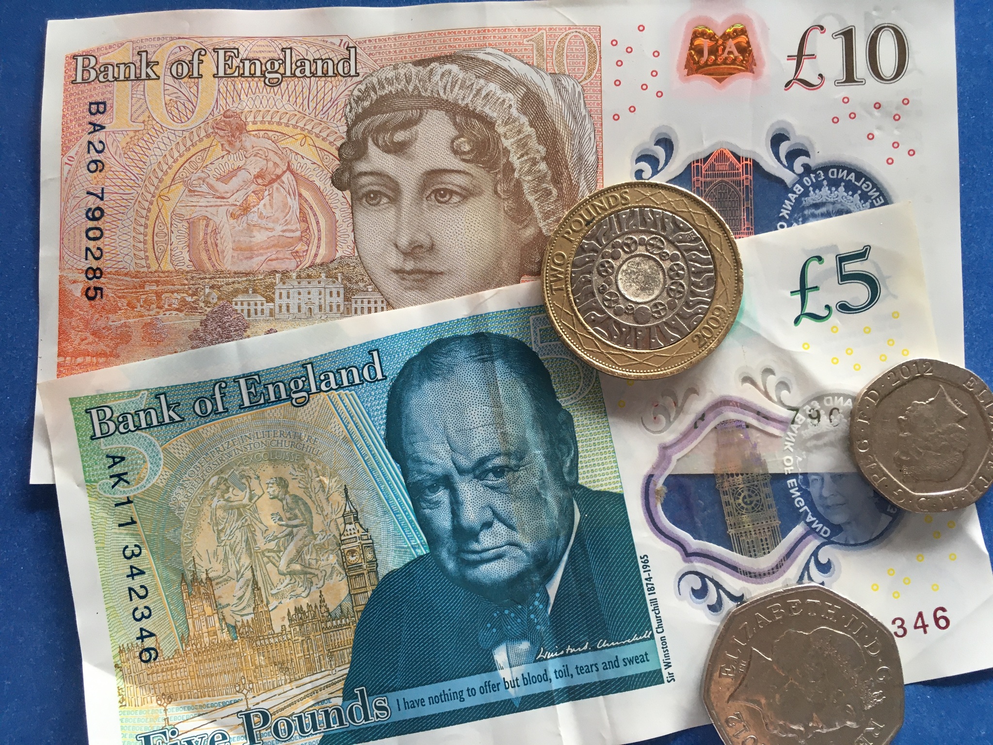 El Banco de Inglaterra cambiará en los billetes a Churchill,