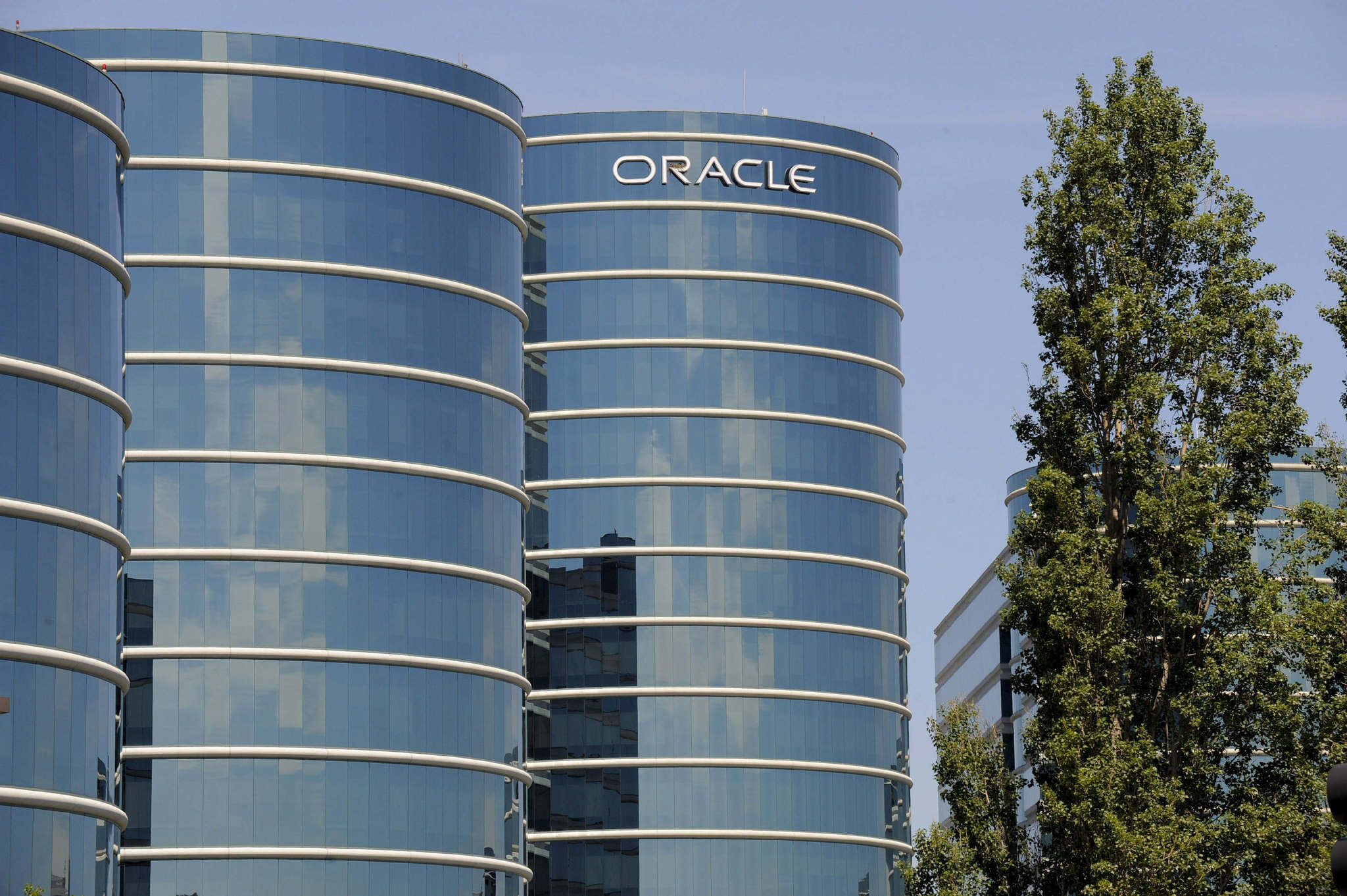 Oracle logra unos ingresos récord de 58.371 millones y prevé