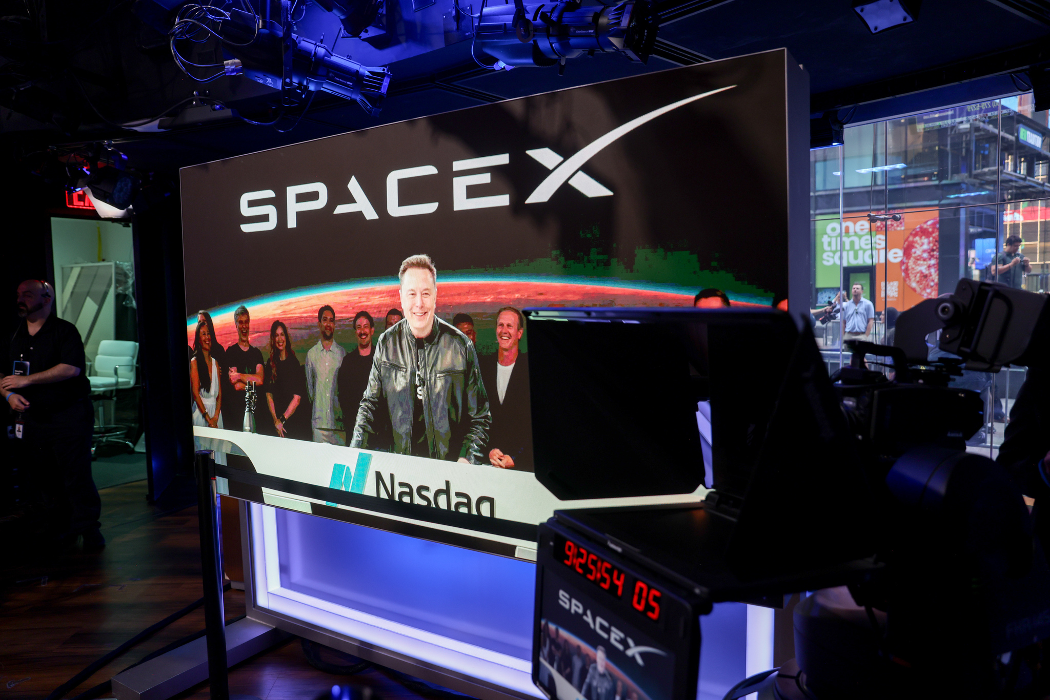 SpaceX debuterar på Nasdaq med ett hopp på 11 %