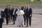 El Papa ya vuela hacia Roma con un avión del Ejército del Aire