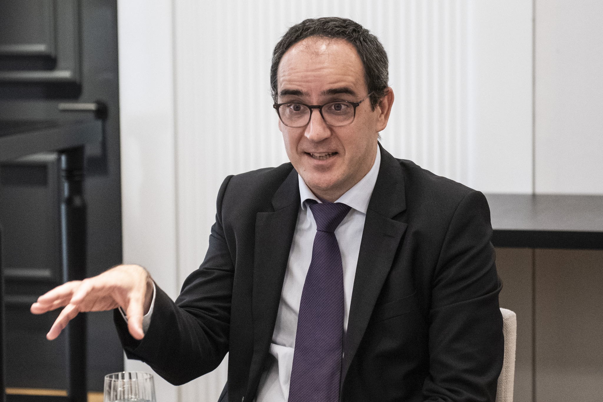 Carlyle: "Nos gustaría invertir más en salud en España" El directivo de Carlyle asegura que la firma quiere realizar una nueva inversión en el país "cada uno o dos años". Leer