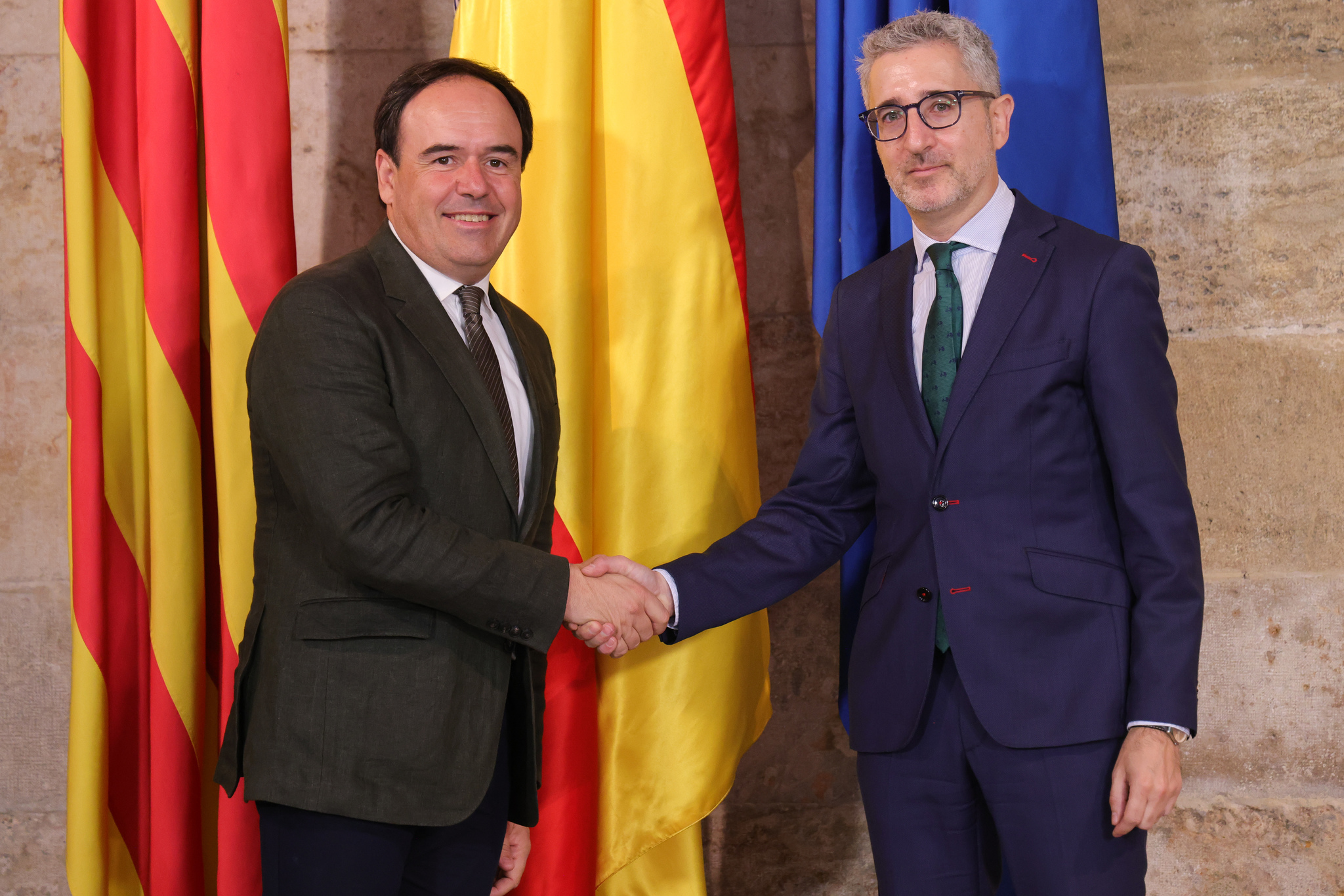 Pérez Llorca accede a negociar la financiación regional en el CPFF y España le dice que con eso "está poniendo excusas" El ministro de Hacienda visita Valencia el día que el Gobierno aprueba 4.000 millones de FLA para la región. Leer