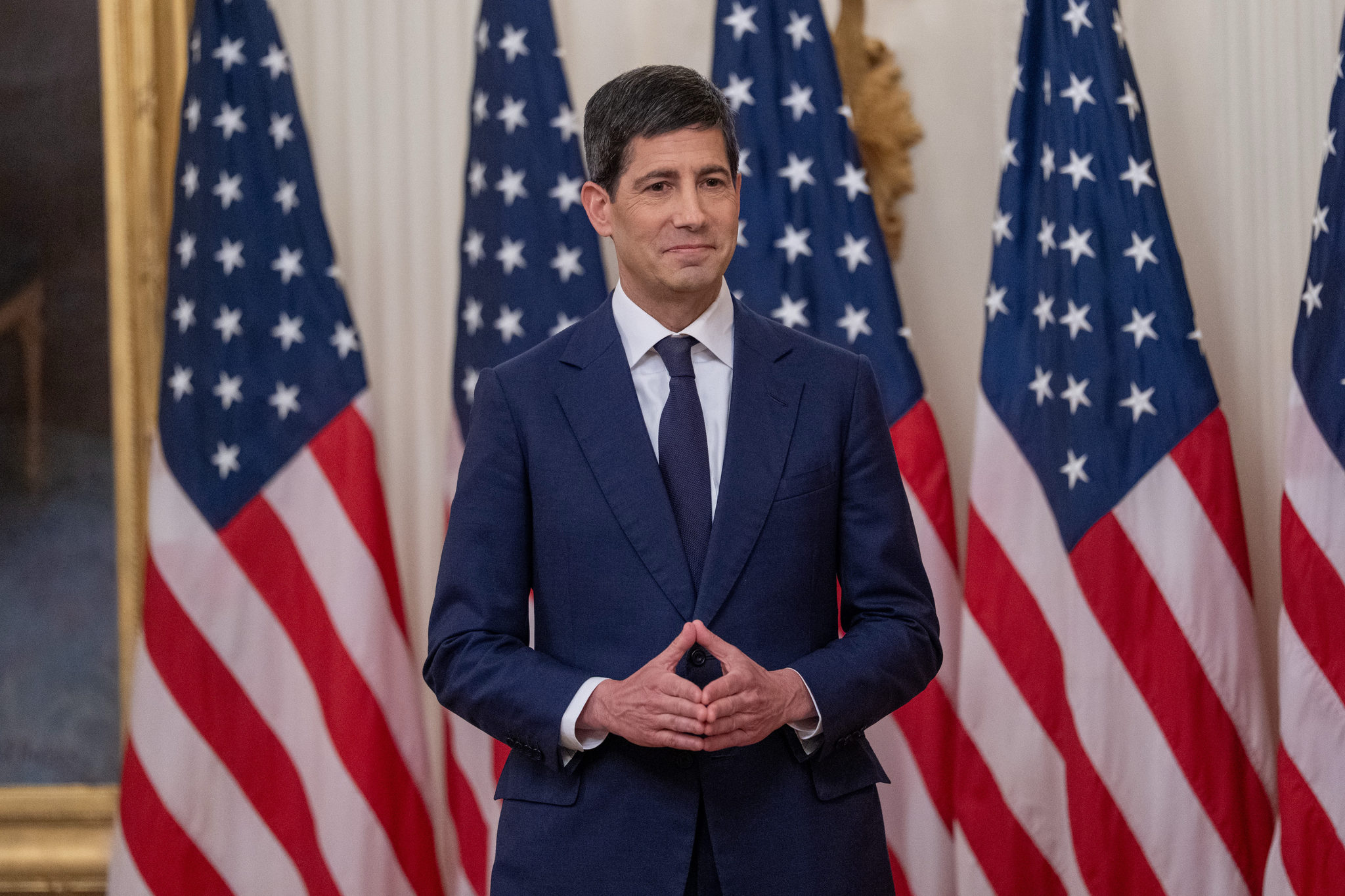 Kevin Warsh se estrenará en la Fed sin recortes de tipos