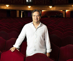 Por qué el jefe de musicales como 'Los Miserables' o 'Mamma Mia' no deja de trabajar ni en vacaciones