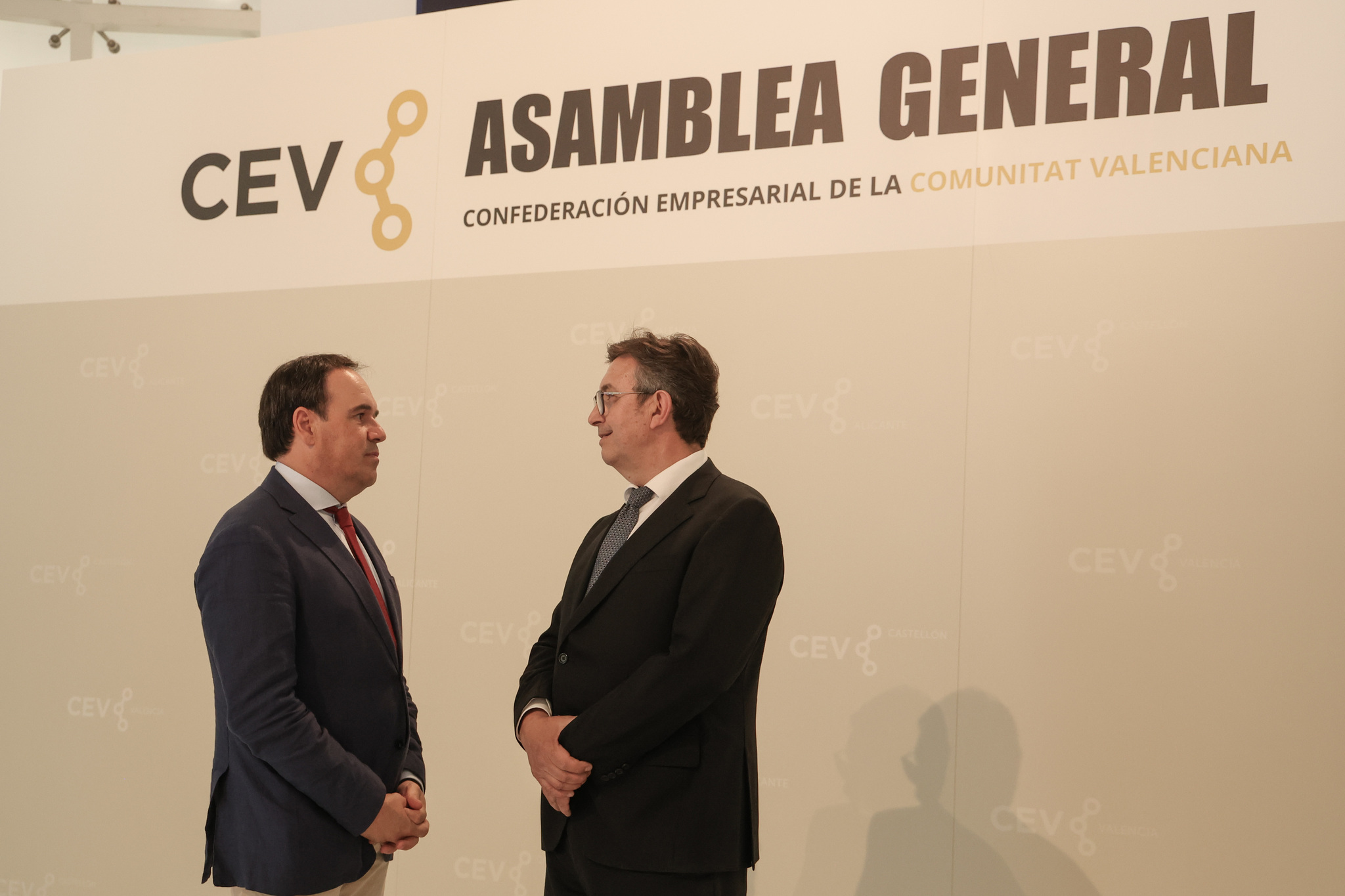 Los empresarios valencianos denuncian que las inversiones se van a otros sitios por la saturación de la red eléctrica