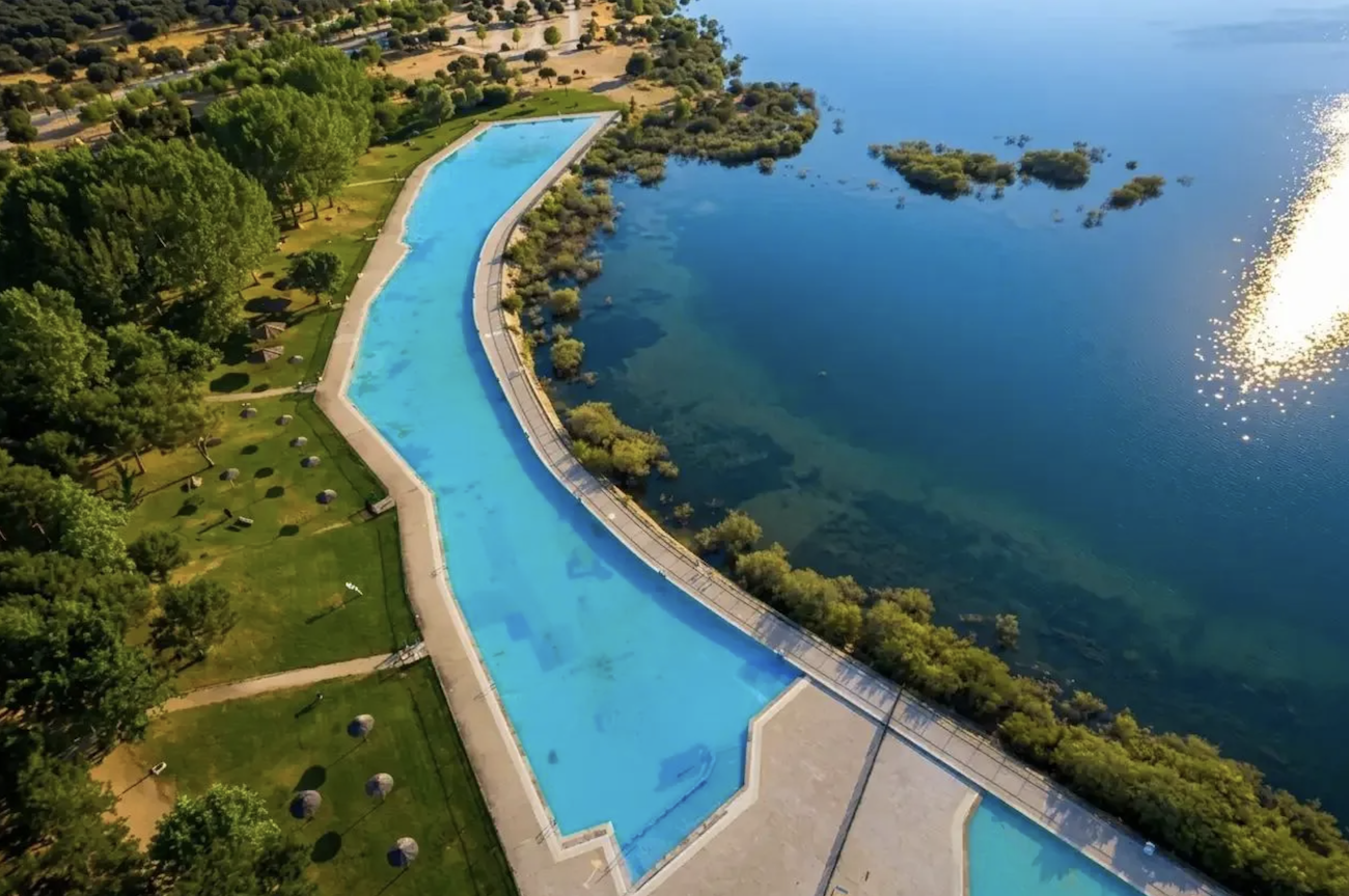 Piscinas de récord: el mapa del agua más espectacular de España