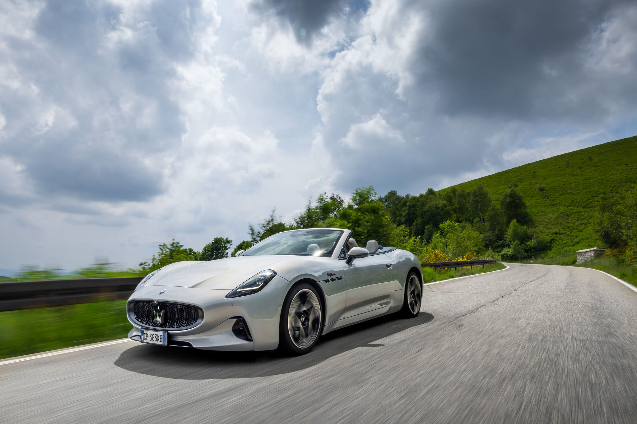 Stellantis comunica al Parlamento italiano una alianza con un fabricante chino para salvar Maserati La compañía automovilística anunciará después de verano un nuevo acuerdo con un fabricante chino de coches eléctricos –similar a los de Leapmotor para España y Dongfeng para Francia– para revitalizar varias plantas italianas y reforzar la marca Maserati. Leer