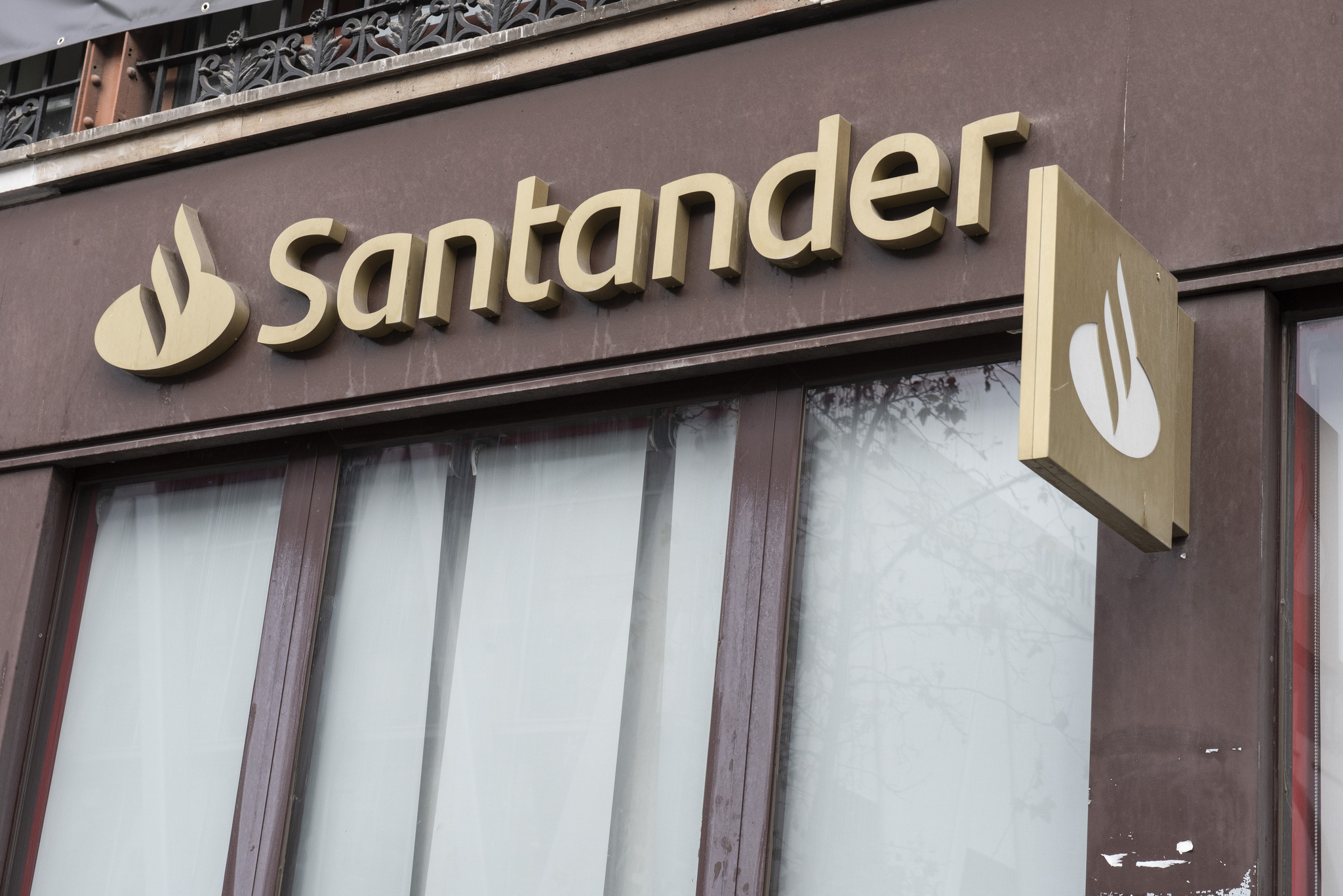 Santander supera a Inditex como empresa más valiosa y recupera el trono del Ibex El banco superó ayer provisionalmente a la textil en capitalización bursátil. Leer