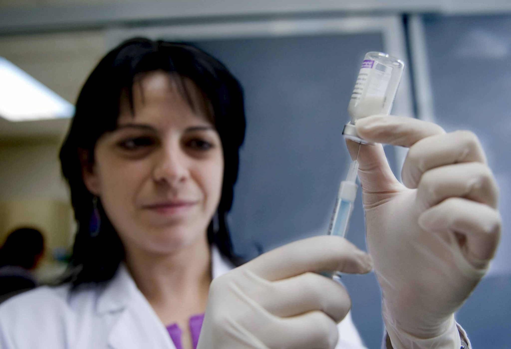 Expertos estadounidenses respaldan la primera vacuna de ARN mensajero contra la gripe de Moderna Un panel de expertos ha emitido un informe positivo a la aprobación de la vacuna de ARNm de Moderna contra la gripe para la próxima temporada, con lo que en caso de aprobarse sería la primera aprobada con esta nueva tecnología que se usó en la pandemia de Covid. Leer