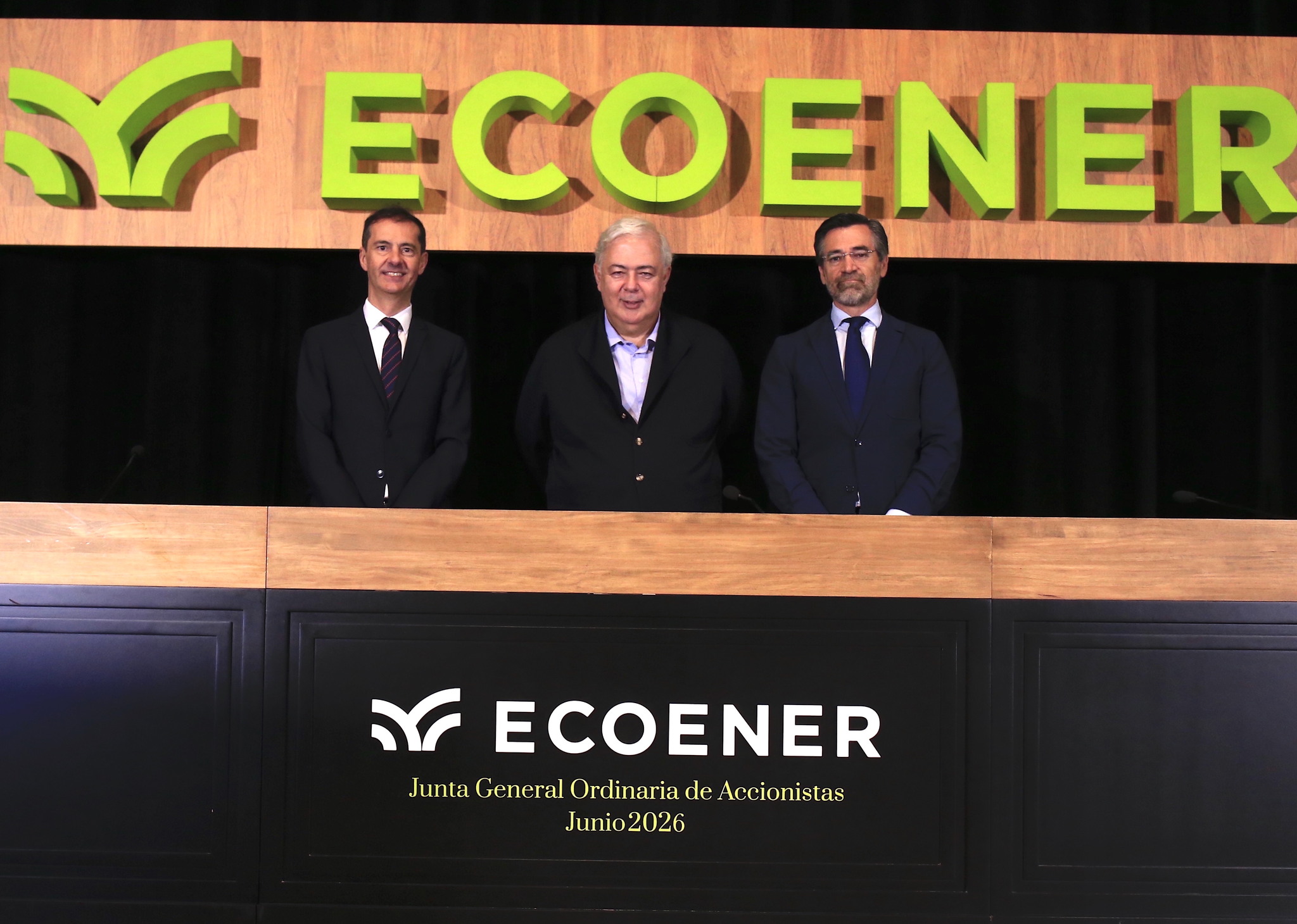 Luis de Valdivia (Ecoener) augura una fase de crecimiento y rentabilidad virando hacia Europa y países OCDE El grupo de energías renovables mantendrá su posición en Latinoamérica, pero buscará mercados con legislación más estable. El presidente de la compañía avanza que se reforzará la posición financiera. Leer