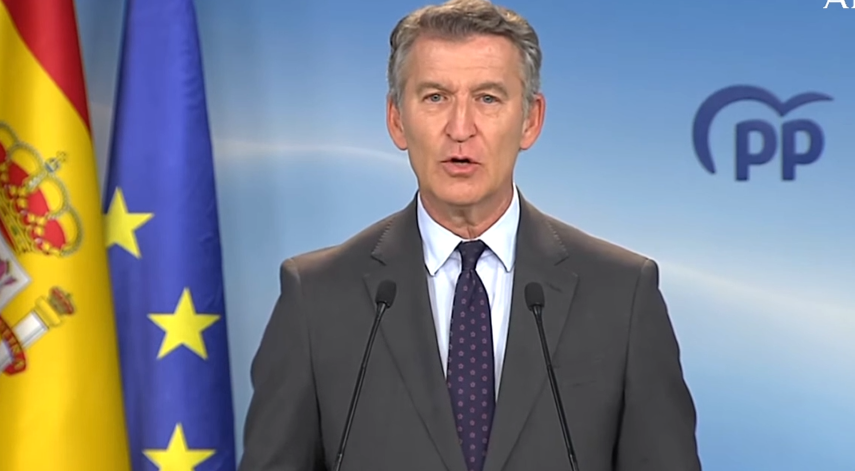 Feijóo, sobre la sentencia a Ábalos: "Sánchez está manchado de corrupción" El presidente del Partido Popular, Alberto Núñez Feijóo, comparece la publicación de la sentencia que condena a Ábalos y pide a los socios del Ejecutivo de Pedro Sánchez que le retiren su apoyo y le obliguen a convocar elecciones. "Es una condena contra el Gobierno", ha señalado. "Estamos en una situación límite que no tiene vuelta a atrás". Leer