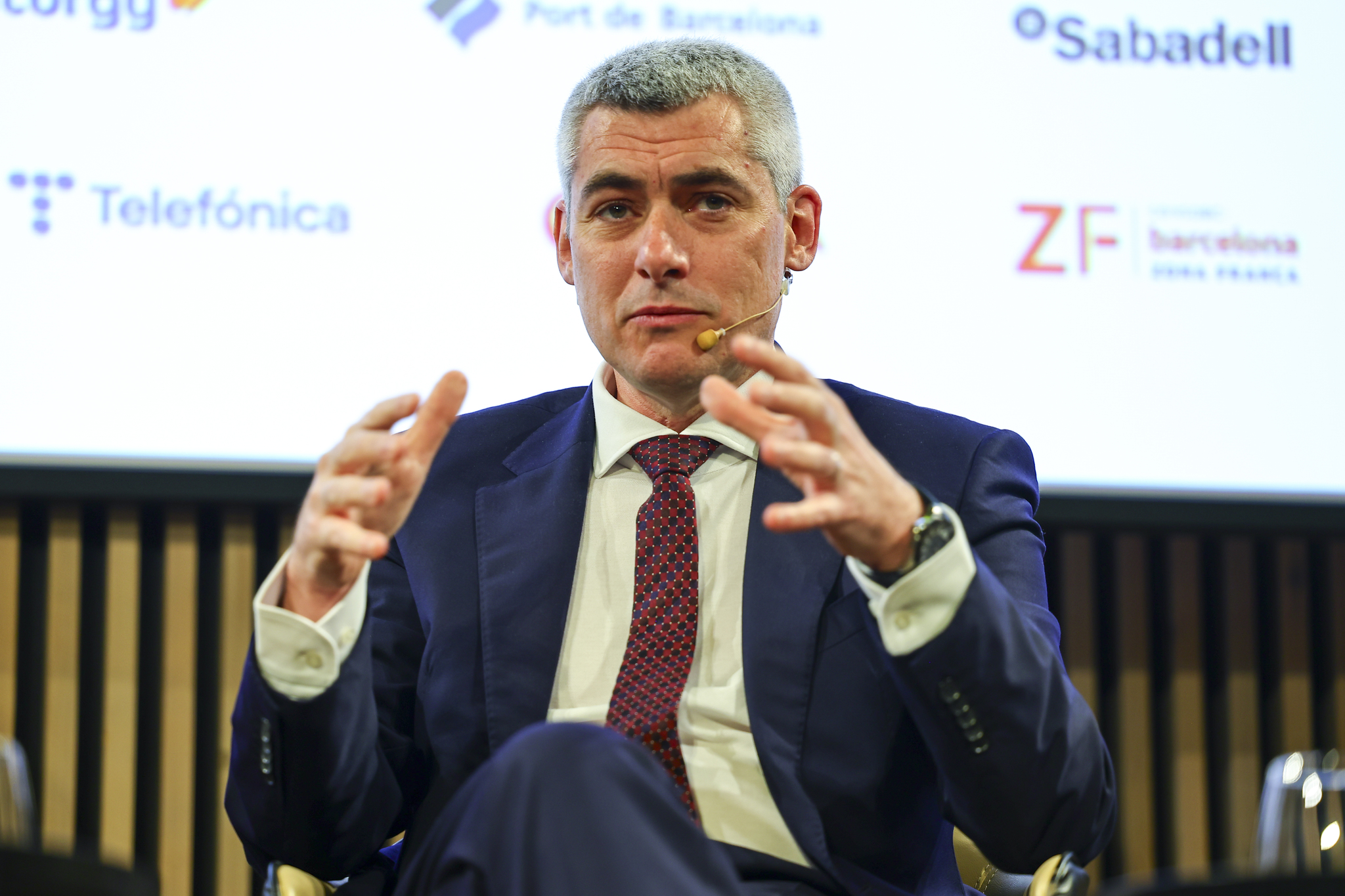 Veolia planea invertir 1.000 millones de euros en España hasta 2030 La filial del grupo francés participado por Criteria busca consolidar su liderazgo en el sector del agua y reforzarse en eficiencia energética y gestión de residuos. Leer