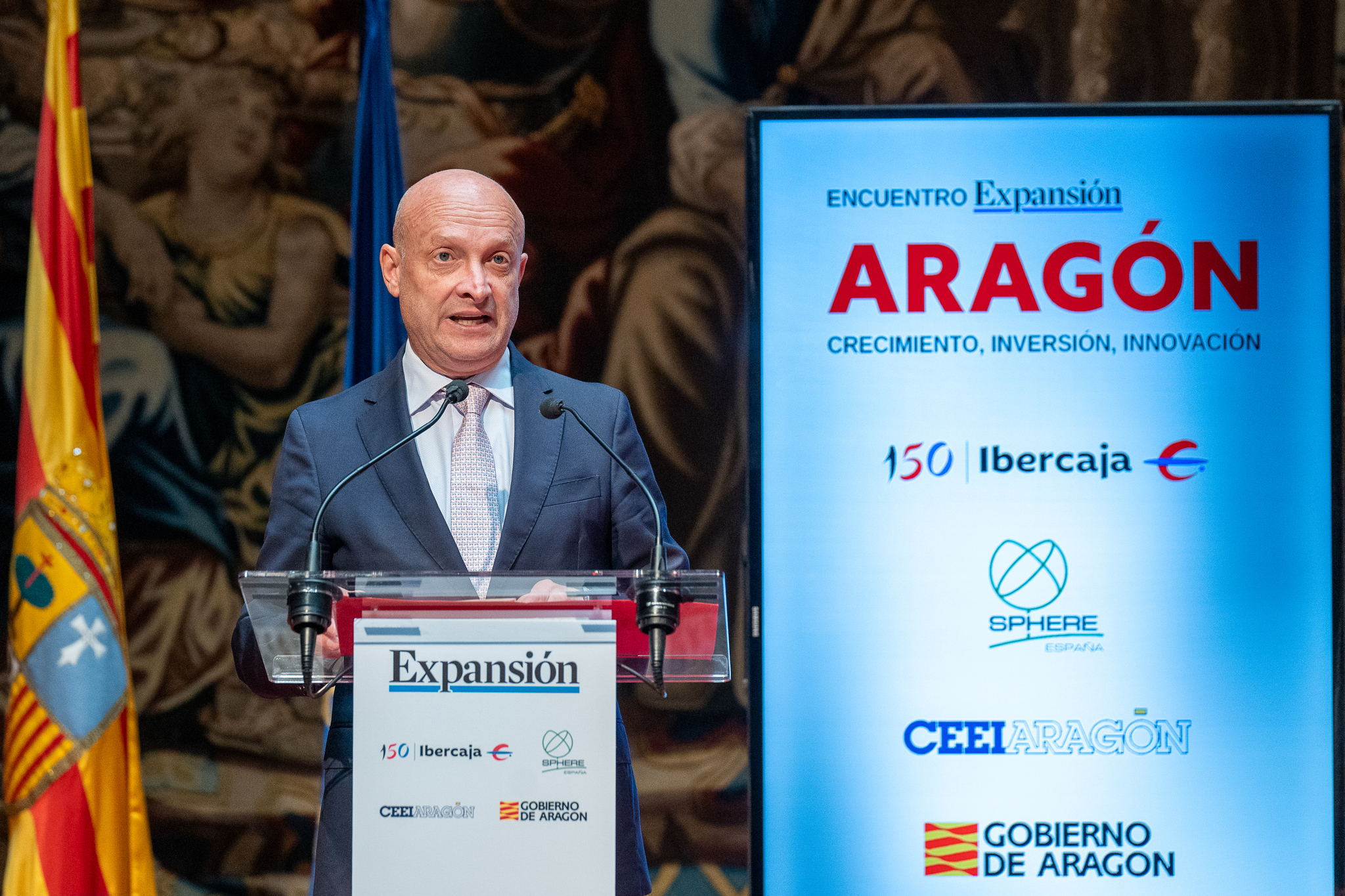 "Zaragoza reúne una de las mayores concentraciones de inversión tecnológica de Europa" El consejero de Economía, Transformación Digital y Transparencia del Ayuntamiento de Zaragoza, Carlos Gimeno, destacó que la instalación de centros de datos en la región ha sido clave para aumentar la competitividad de las empresas en la región. Leer