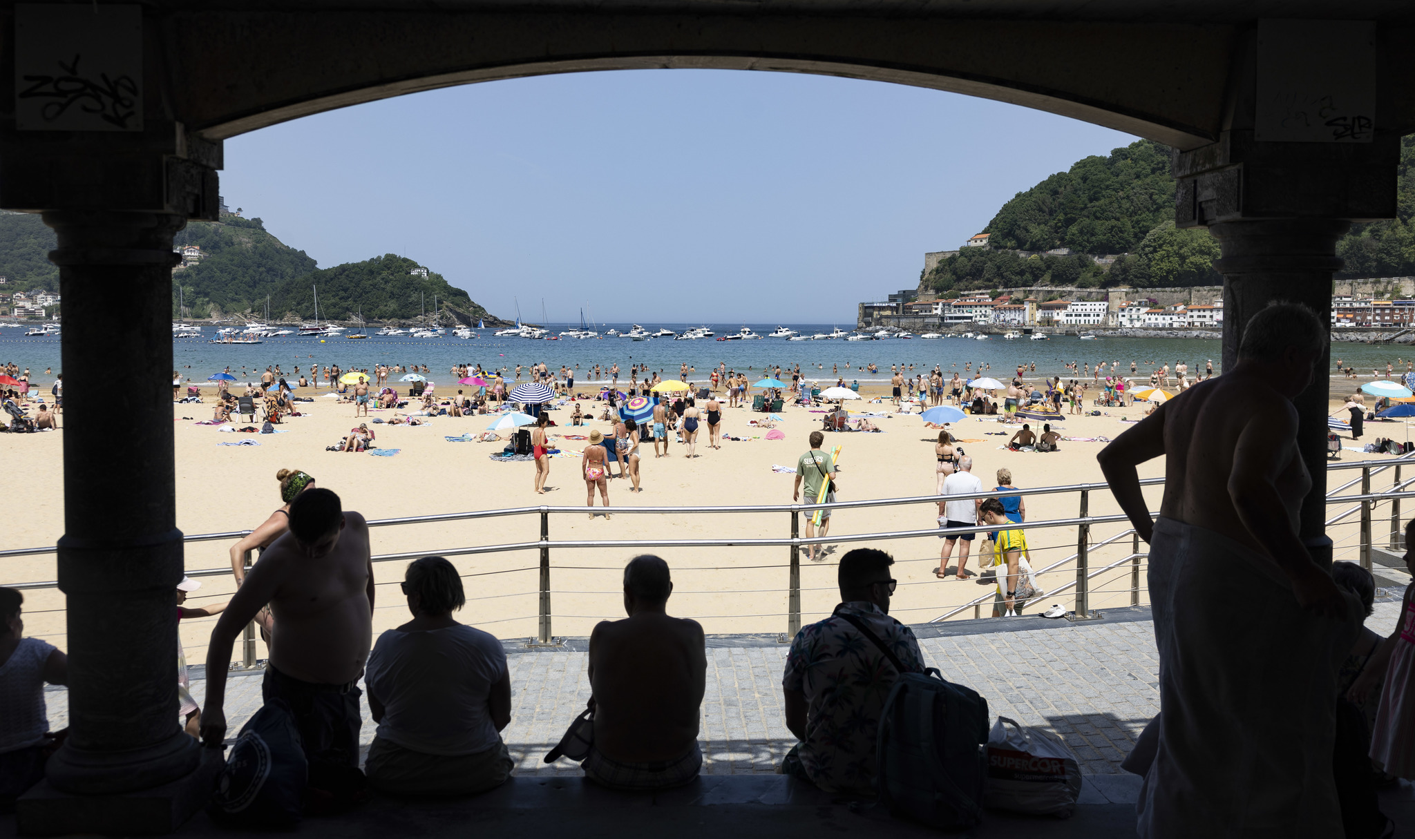 Las olas de calor se adelantan en España y seguirán aumentando hasta mediados de siglo España ha registrado un total de 12 olas de calor en junio en el último siglo, de las que seis se han producido desde 2015, lo que evidencia de que estos episodios aparecen ahora a comienzos del verano con mayor frecuencia que en décadas anteriores. Leer