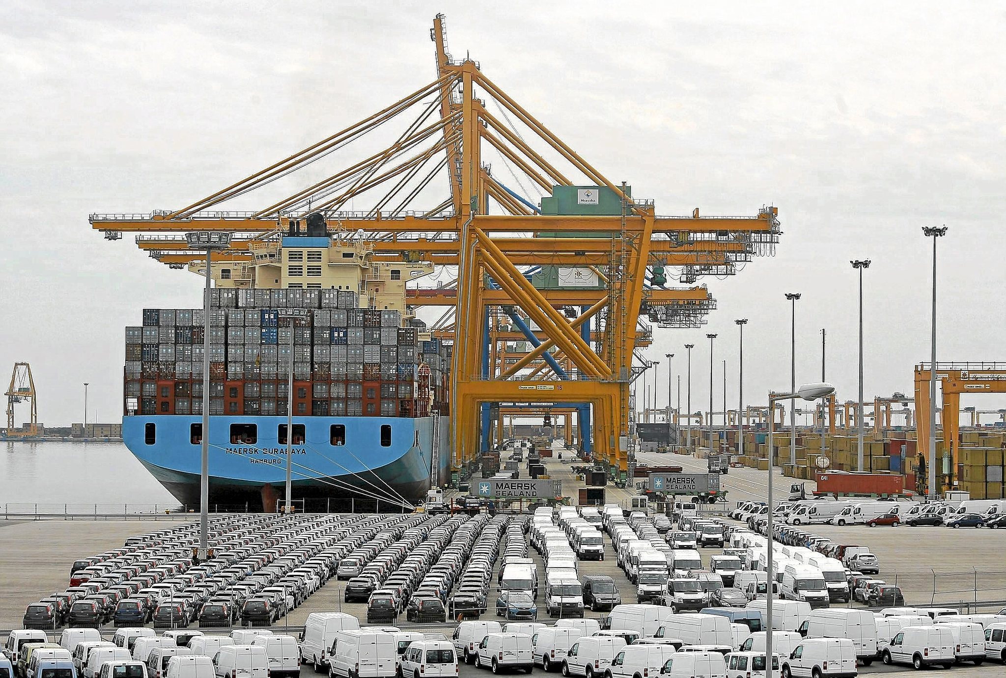 España burla el caos de la guerra y marca unas exportaciones récord de 34.300 millones en abril