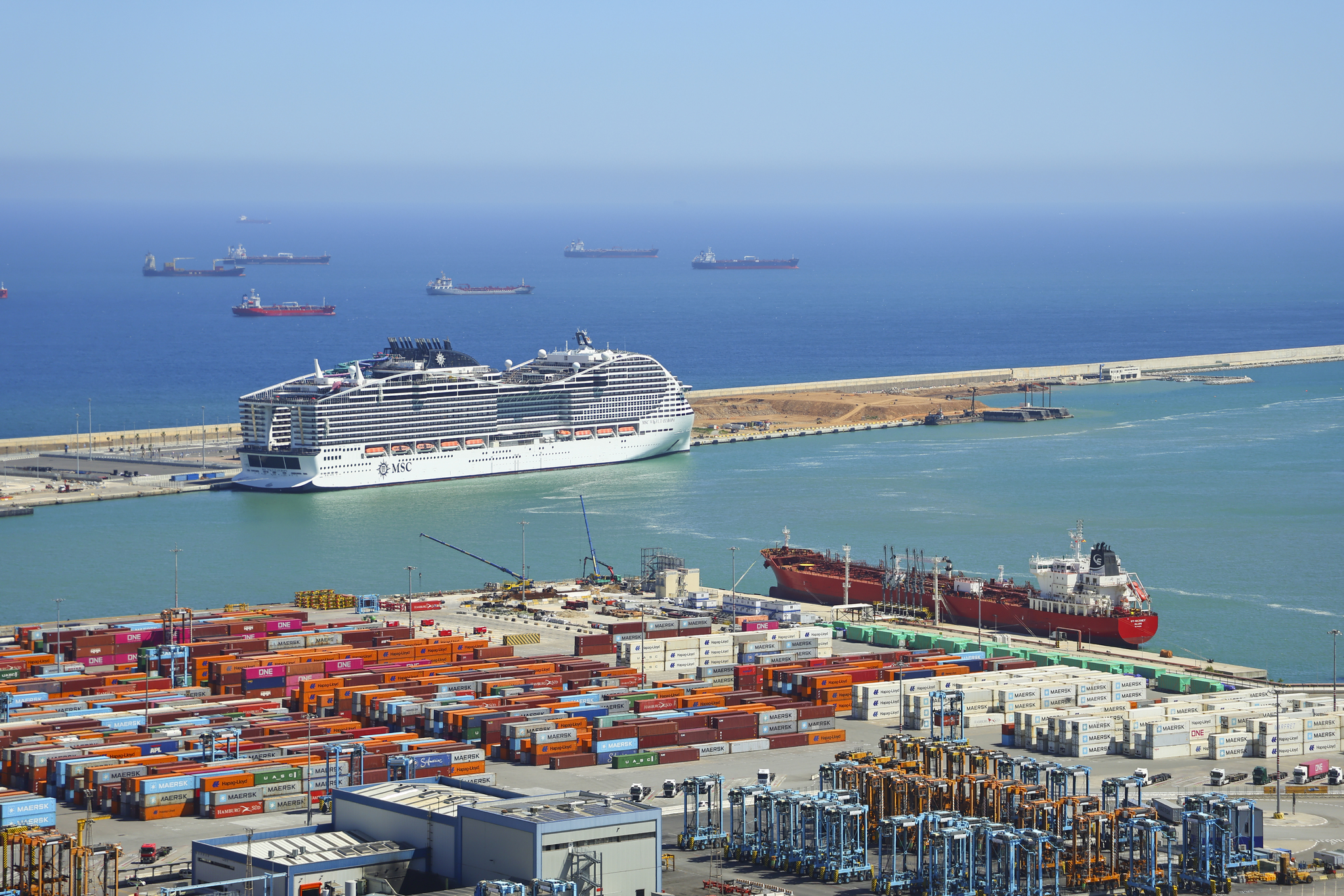 Los cruceros ven «desproporcionada» el alza de la tasa turística a las escalas en Barcelona