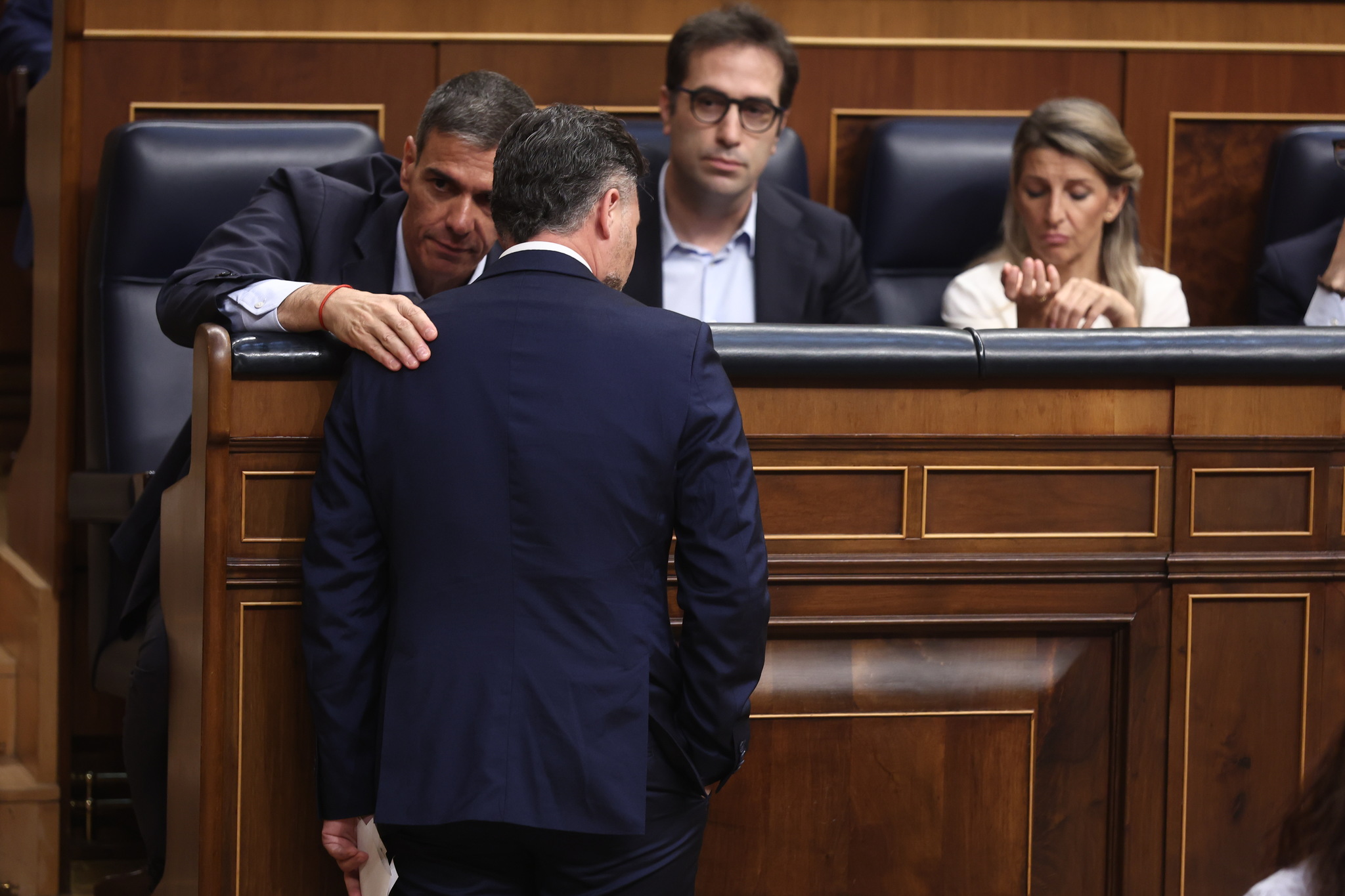 Sánchez une su futuro político al de Zapatero e insiste en que resistirá