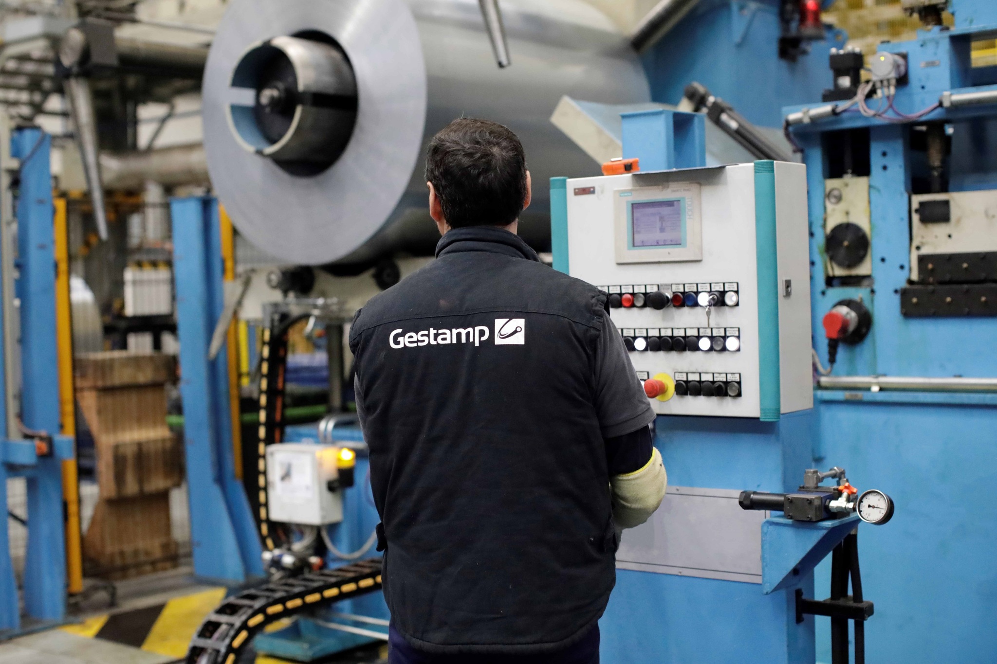 Los proveedores del motor estancan ventas en 41.000 millones Los fabricantes de componentes para vehículos sufrieron en 2025 la difícil situación del sector del automóvil, que se enfrenta a una fuerte presión sobre los márgenes, a una lenta adaptación al coche eléctrico y a una producción de vehículos a la baja. Leer