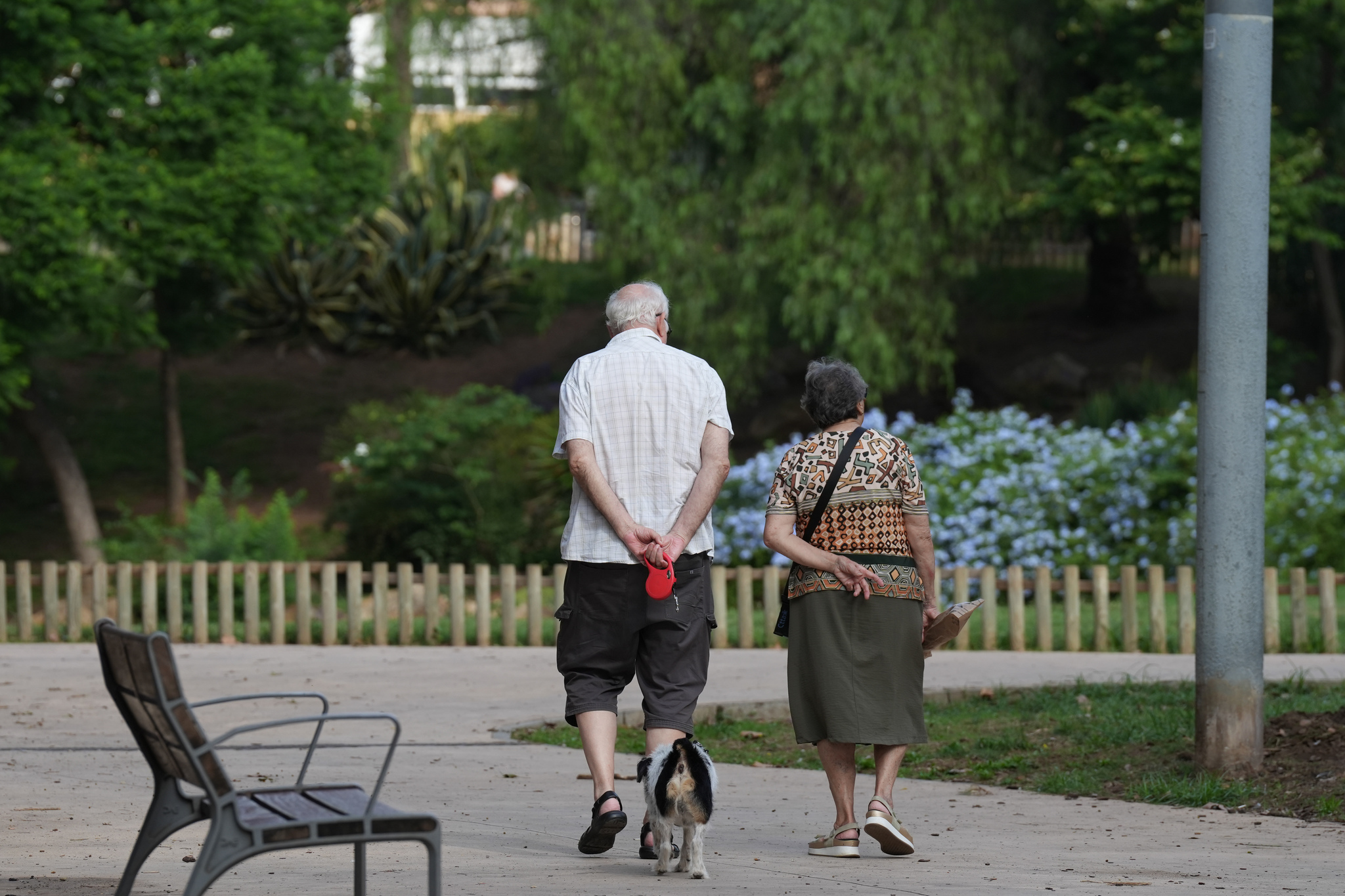 Temor entre los españoles por la jubilación: el 68 cree que habrá problemas para pagar las pensiones A pesar de que la percepción general de la población es que la financiación del sistema público de pensiones supone un reto, la gran mayoría se opone a acometer reformas. Solo un 12 de los españoles apoya elevar la edad de jubilación a 70 años, según un estudio de Funcas. Leer