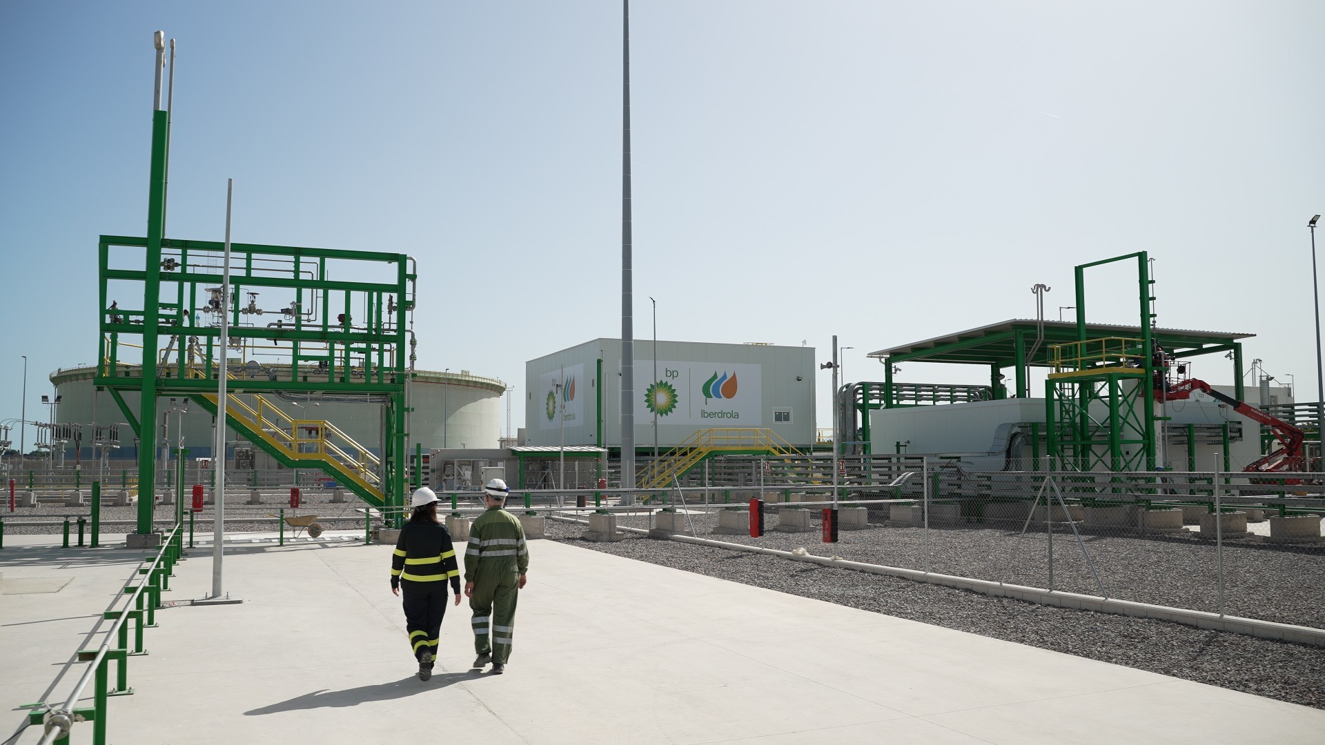 Iberdrola y BP reciben 221 millones para su proyecto de hidrógeno verde Su empresa conjunta ya ha construido una primera planta de 25 MW en Castellón, que llegará a ser la mayor de España y alcanzará los 200 MW. Leer