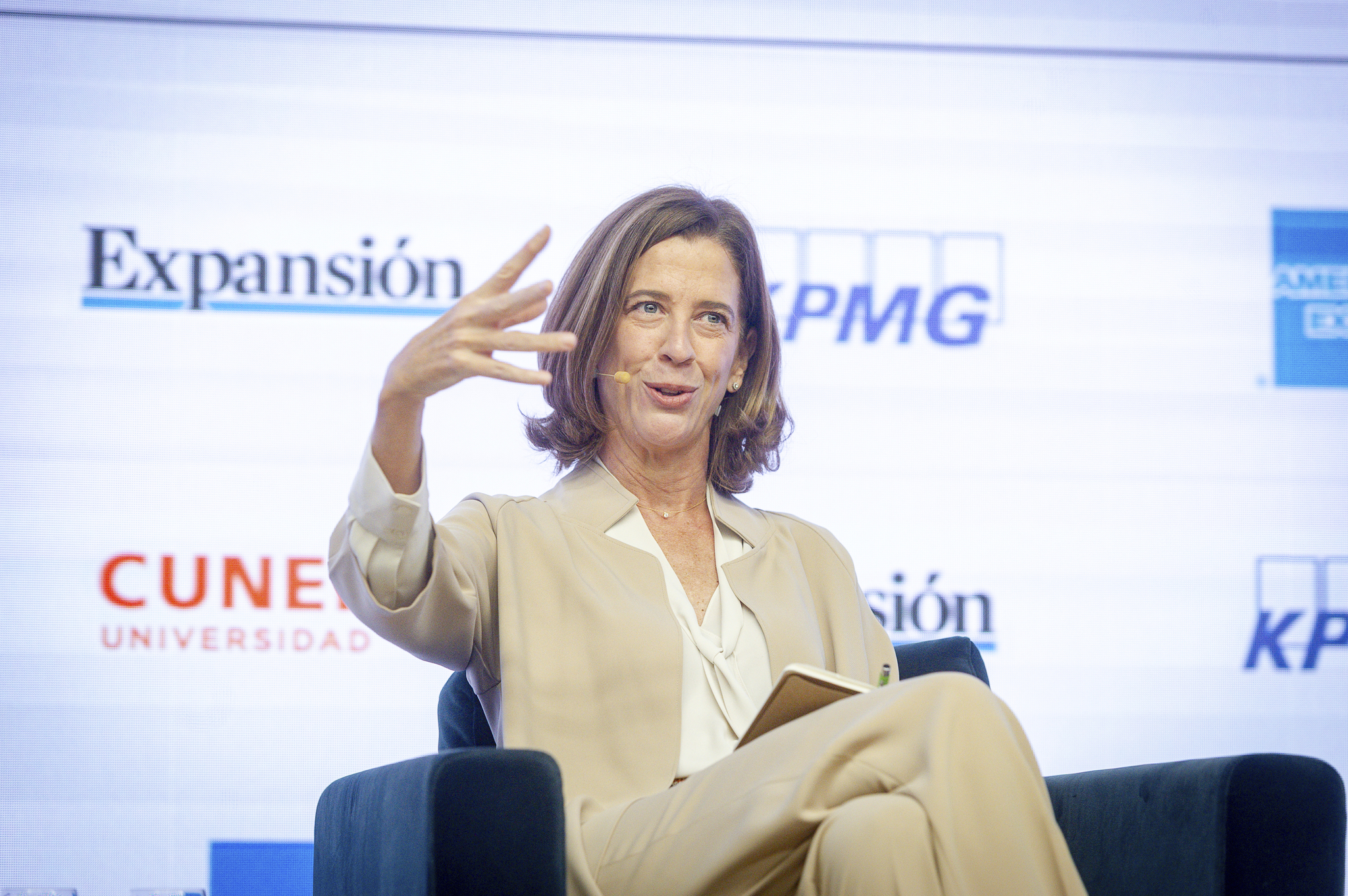 La AEB confía en que la CNMC archivará la investigación a los bancos por la guerra hipotecaria La presidenta de la patronal bancaria española, Alejandra Kindelán, descuenta que las seis entidades investigadas han actuado con diligencia y han cumplido con la normativa. Leer