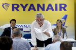 Ryanair deja de cobrar un suplemento a padres con niños tras la apertura de una investigación