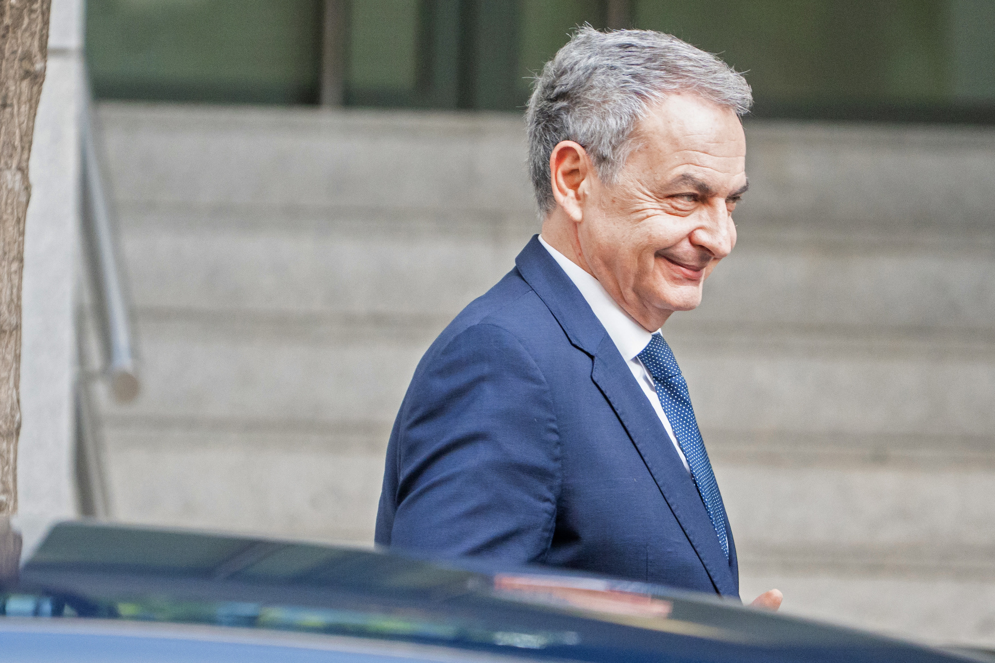 Zapatero pide al juez que tome medidas para evitar "la difusión masiva" de sus datos personales El expresidente del Gobierno José Luis Rodríguez Zapatero ha reclamado al juez de la Audiencia Nacional (AN) José Luis Calama, que le investiga por presunto tráfico de influencias en el caso Plus Ultra, que adopte una serie de medidas para evitar la "difusión masiva" e "indiscriminada" de sus datos personales. Leer