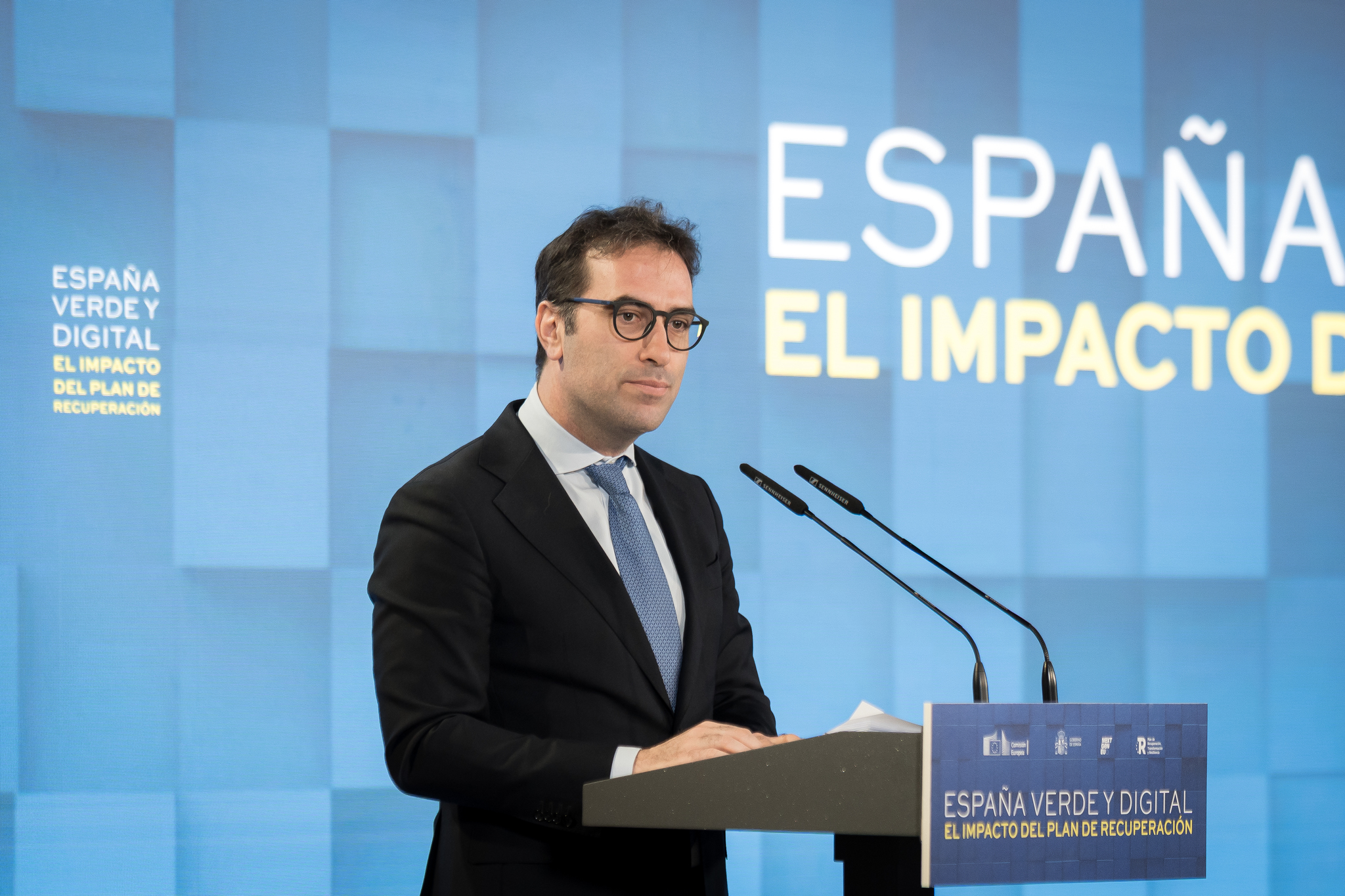 ¿Fin a la rebajas fiscales de la luz y la gasolina? Los técnicos de Hacienda piden al Gobierno acabar con las reducciones generales
