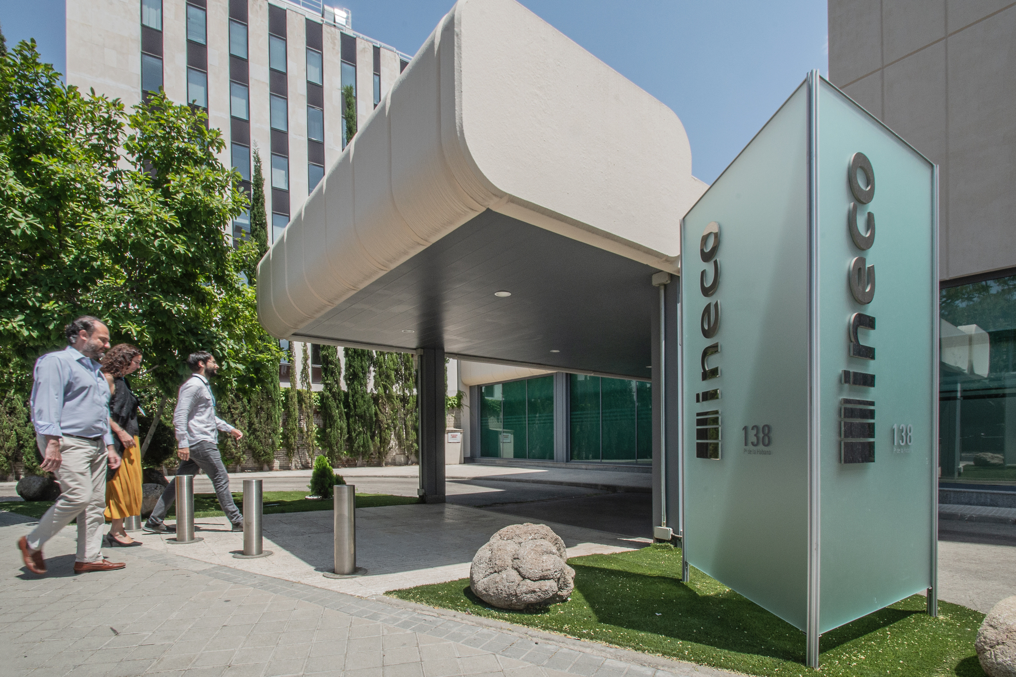 Ineco gana otra batalla judicial a los rivales privados La Audiencia Provincial de Madrid confirma que la ingeniería estatal cumple los requisitos para ser medio propio de la Administración. Leer