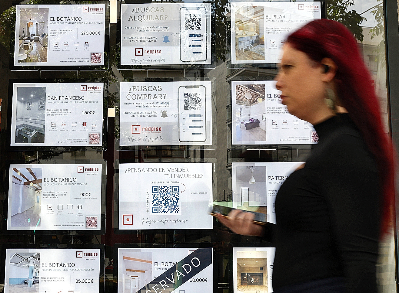 La economía de los jóvenes, peor que hace 30 años por la vivienda y el empleo La temporalidad involuntaria y el pluriempleo restan calidad a los puestos de trabajo, mientras que la escasez de oferta y el nivel de precios impiden el acceso al mercado inmobiliario. Leer