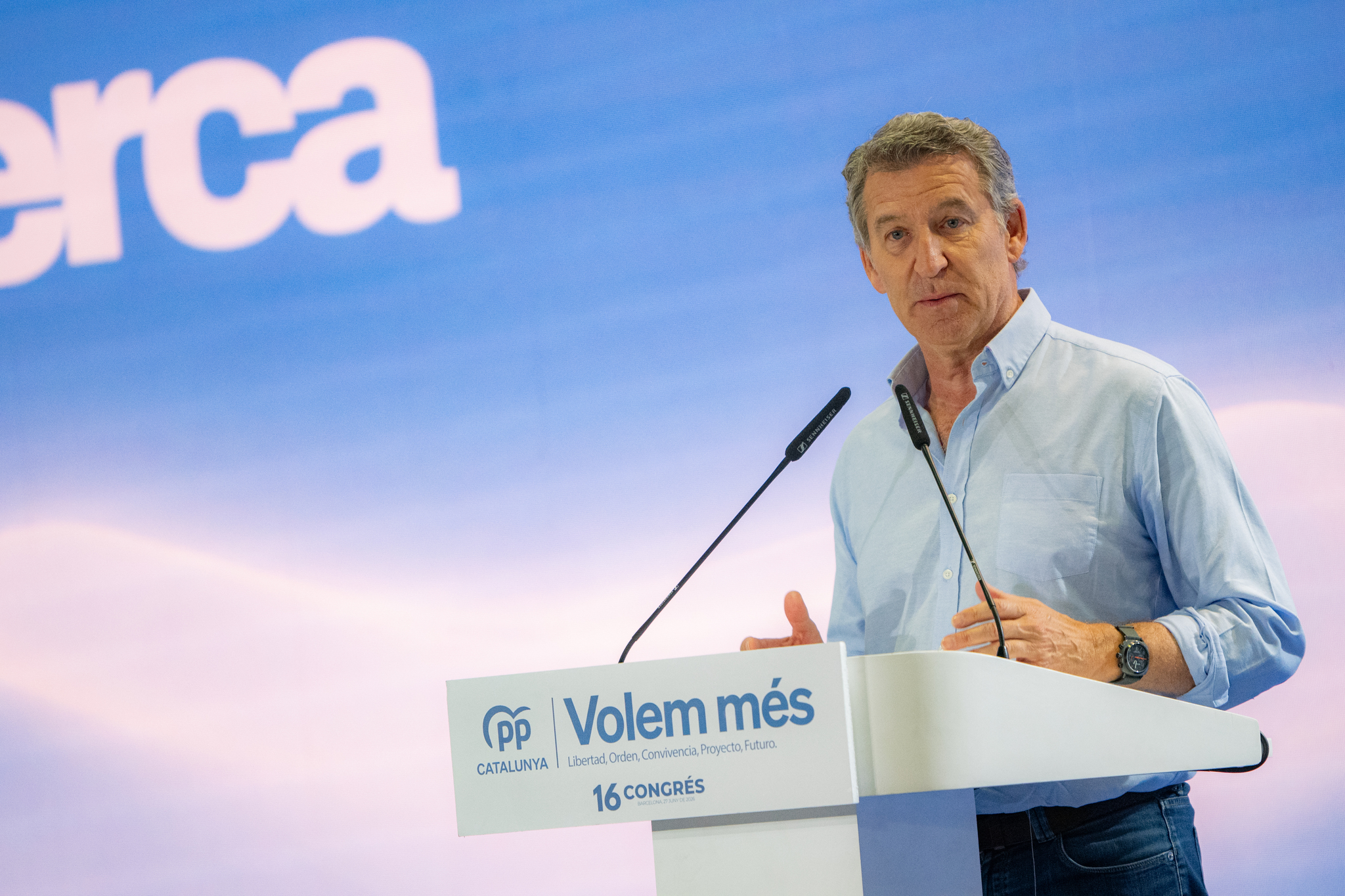 Feijóo acusa a Sánchez de "fabricar" votantes con la 'ley de nietos'