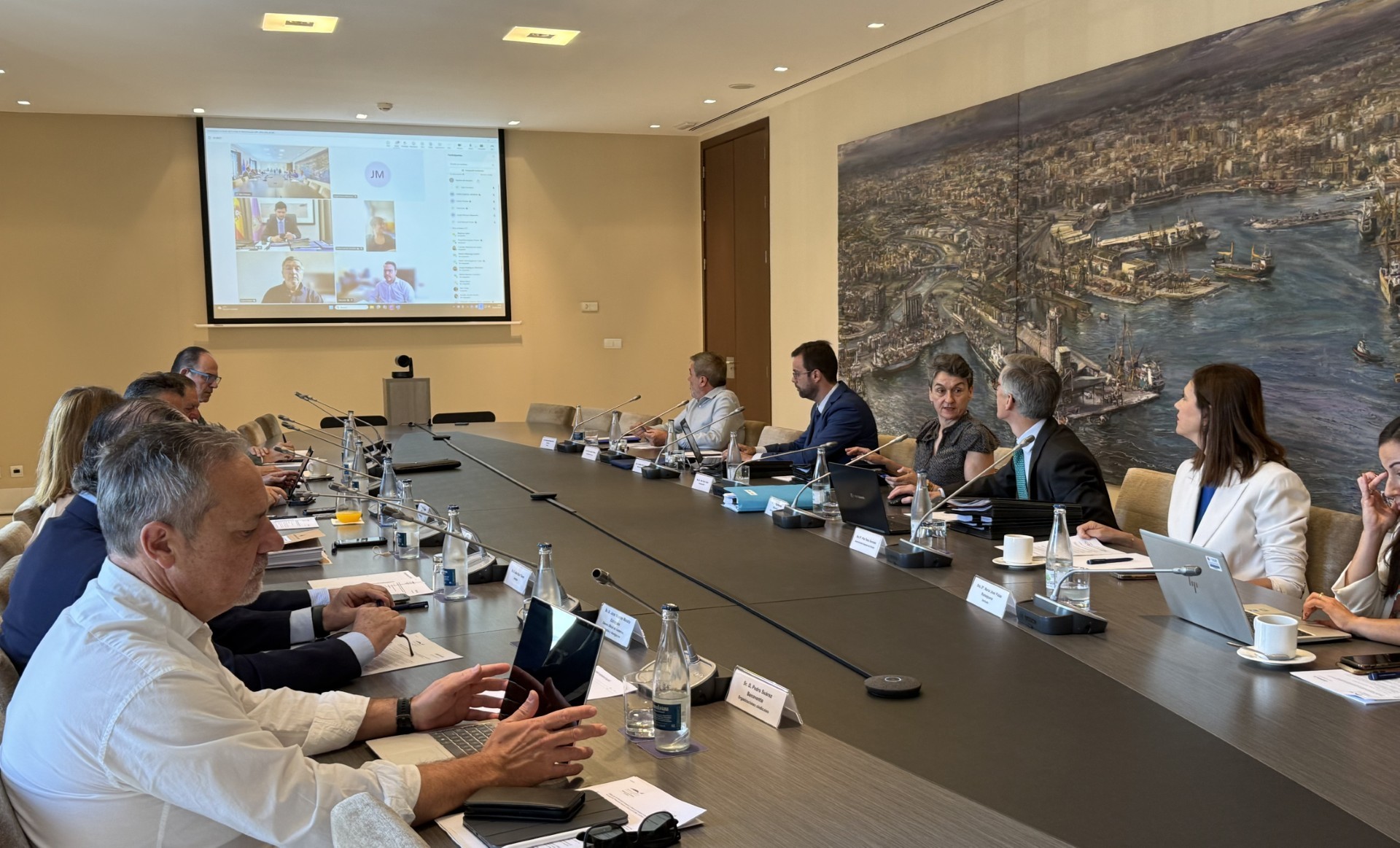 El Puerto de Valencia se endeudará por 160 millones para financiar su plan de inversiones Se abrirá un proceso competitivo al que podrán presentarse las entidades financieras. Leer
