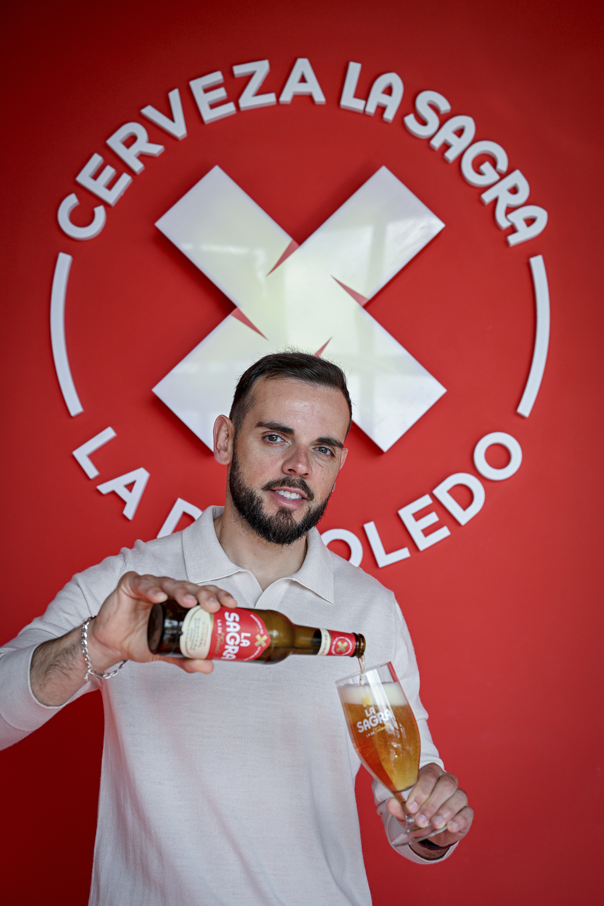 La cerveza de Toledo que lucha por competir con las grandes En quince años Cerverza La Sagra ha pasado de ser un sueño personal a convertirse en un proyecto que, de la mano del gigante Molson Coors, ha catapultado su marca Madrí Excepcional. Ahora, su objetivo es diversificar con nuevas bebidas. Leer