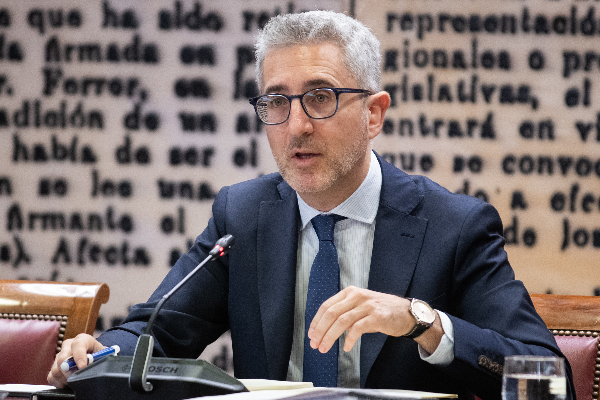 El ministro de Hacienda avanza una propuesta para mejorar la burocracia y fiscalidad de los autónomos El ministro de Hacienda, Arcadi España, ha avanzado este martes que el Ejecutivo está trabajando en una propuesta para mejorar la burocracia y algún elemento de fiscalidad para el colectivo de los autónomos. Leer