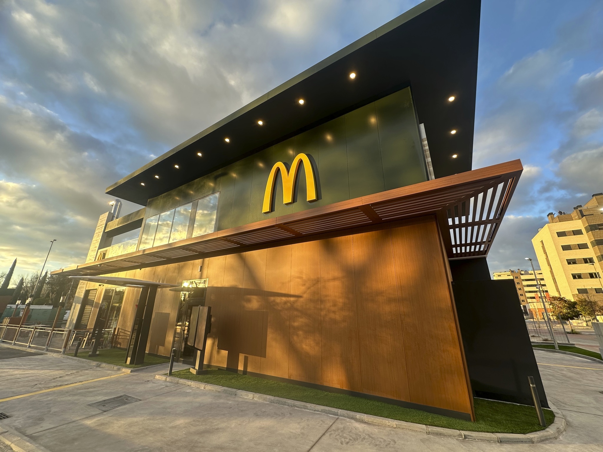 McDonalds España crece un 7 en 2025 en pleno proceso de aperturas La cadena de hamburgueserías eleva su beneficio un 4, hasta 118 millones de euros. Prevé abrir 200 restaurantes hasta 2028. Leer