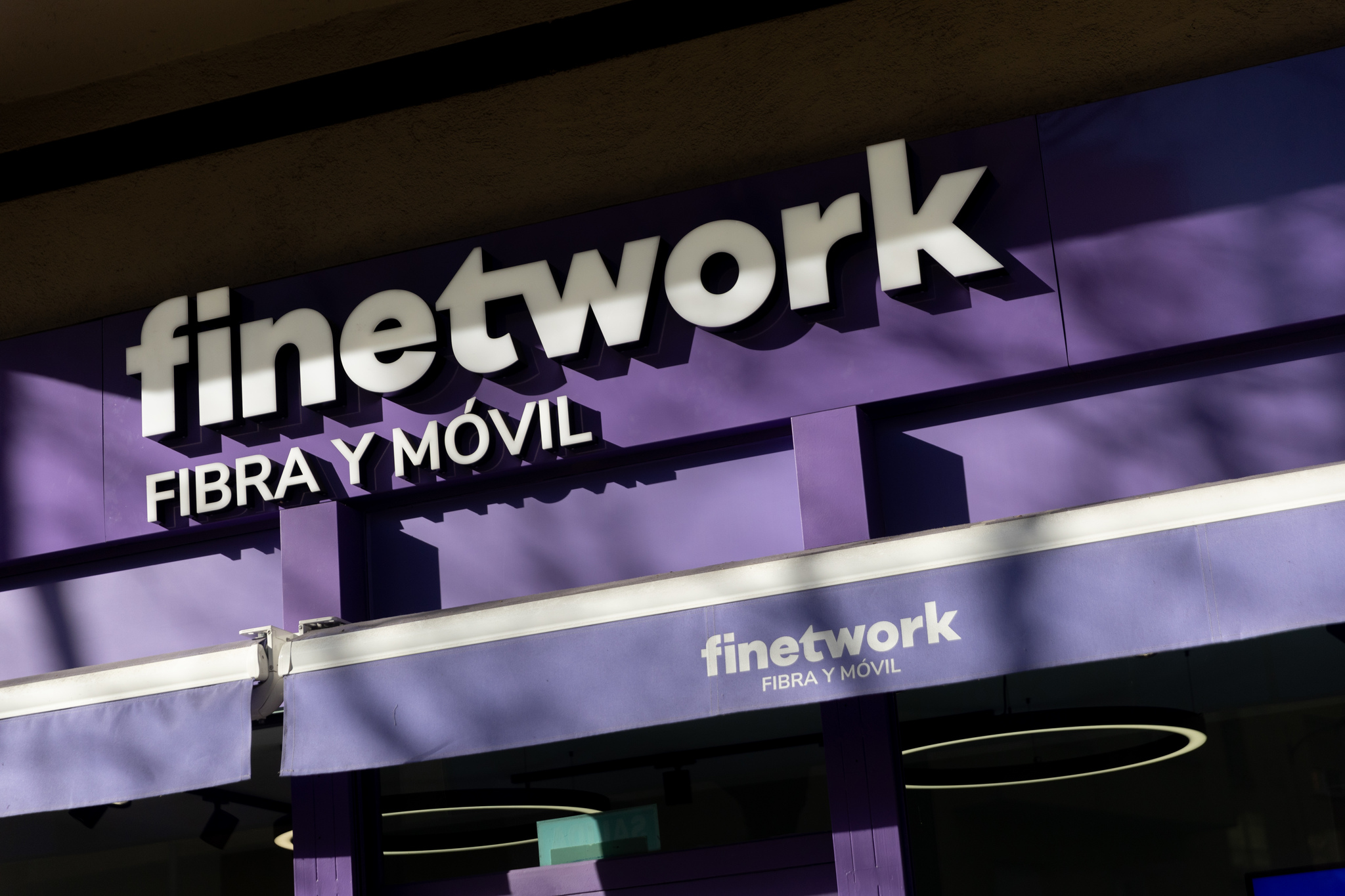 Finetwork perderá el uso de su marca el 10 de octubre La teleco virtual no podrá seguir usando su enseña, propiedad de Vodafone España, a la que adeuda cifras millonarias y con la que está enfrentada. Leer