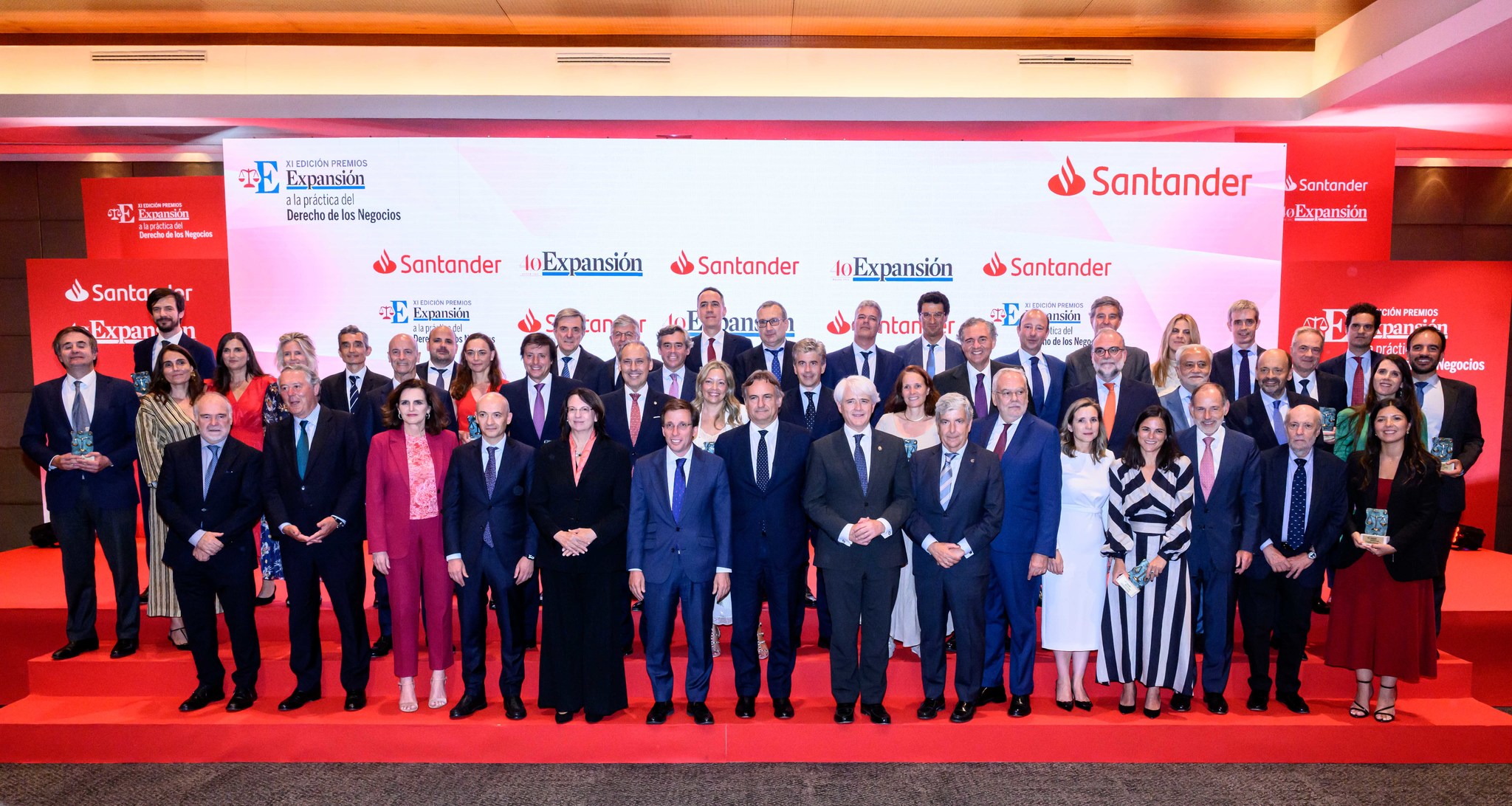 Todos los ganadores de los XI Premios Expansión Jurídico Convertidos en una cita de referencia para la abogacía en España, los Premios Jurídicos de EXPANSIÓN han concedido galardones en 22 categorías durante su undécima edición. Leer
