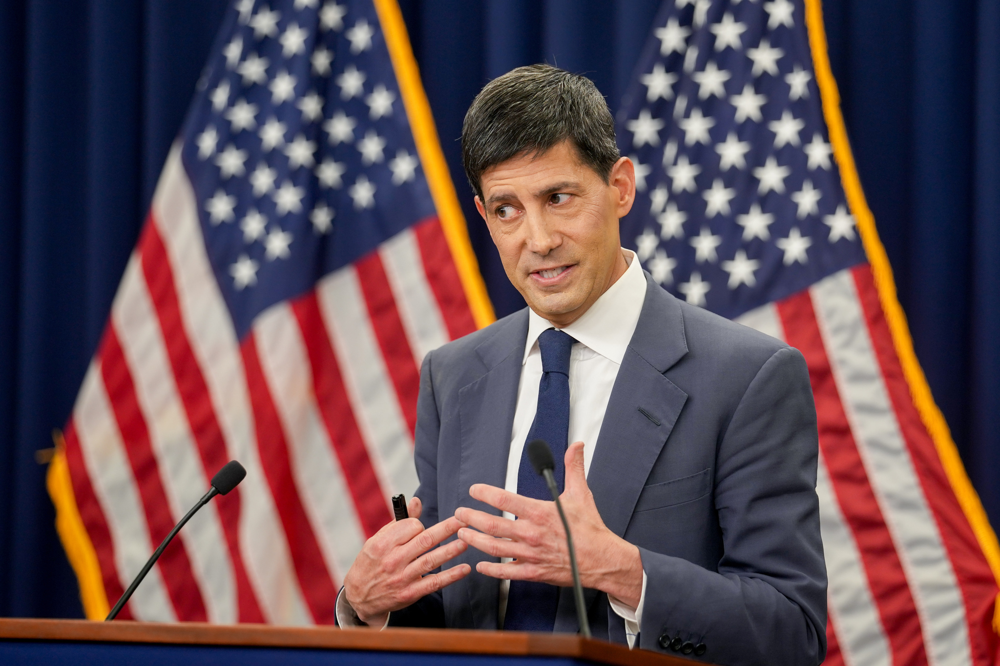 Kevin Warsh, presidente de la Fed, debuta en la escena internacional con tres incógnitas
