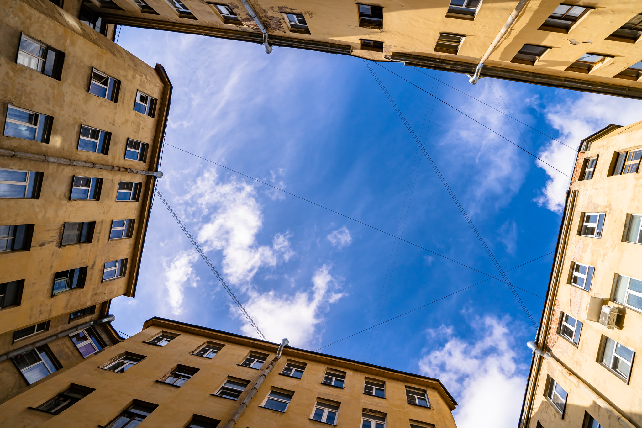 La Ley de Propiedad Horizontal dice: ¿un vecino del bajo puede apropiarse de un patio de luces?