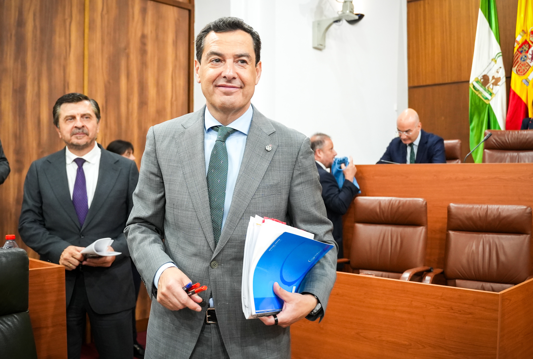PP y Vox alcanzan un acuerdo en Andalucía para la investidura de Juanma Moreno