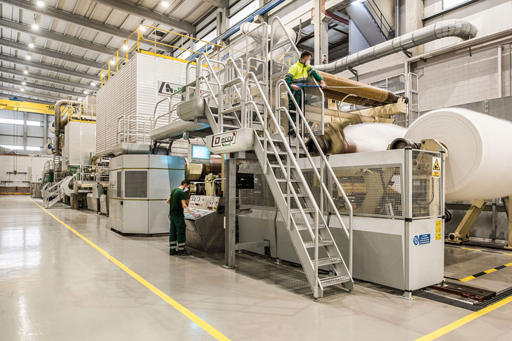 La industria papelera nacional facturó 5.092 millones en 2025, un 2,7% menos