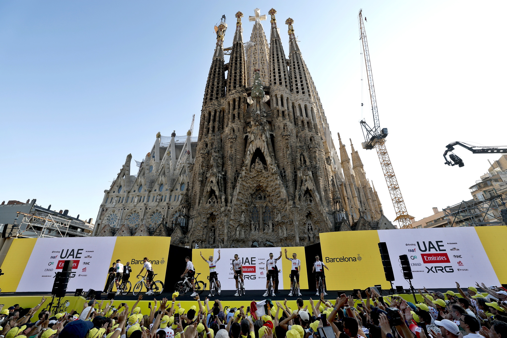El Tour, un escaparate global para Barcelona La salida oficial espera reunir a 850.000 personas y alcanzar el lleno hotelero. Leer