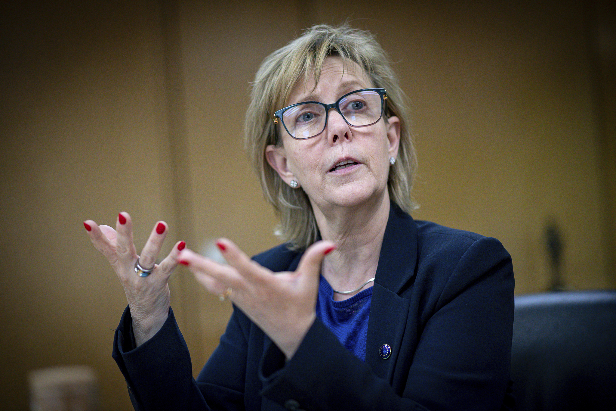 Bruselas se compromete con la banca a luchar contra la injerencia política en fusiones El borrador de su esperado informe apunta a la injerencia política en las operaciones de concentración como freno a la competitividad. Leer