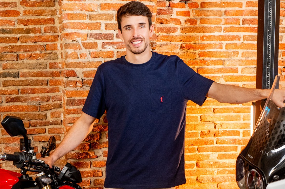Álex Márquez: "Gestionar las expectativas es más difícil que ganar" Álex Márquez, bicampeón del mundo, compagina la competición con proyectos empresariales como Vertical y Momoven. El piloto nos cuenta cómo imagina el día después de MotoGP y por qué le gustaría ayudar a las nuevas generaciones de pilotos. Leer