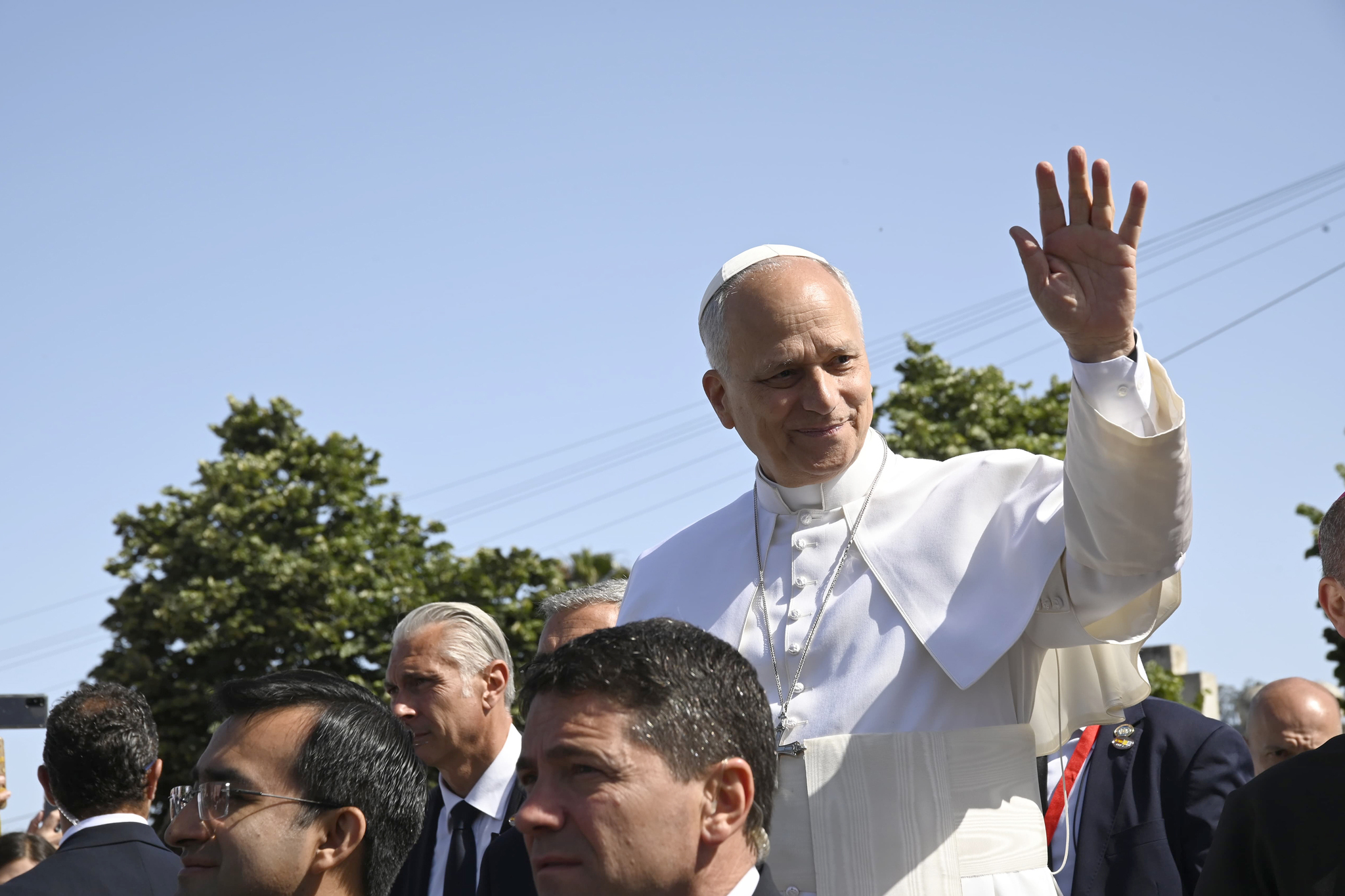 La visita del Papa dejó un impacto económico de 5,7 millones en Santa Cruz de Tenerife La visita del papa León XIV a Santa Cruz de Tenerife el pasado 12 de junio generó un impacto económico total de 5,71 millones de euros y movilizó a unas 47.600 personas en torno a la misa celebrada en el puerto capitalino, según un estudio encargado por el Ayuntamiento. Leer