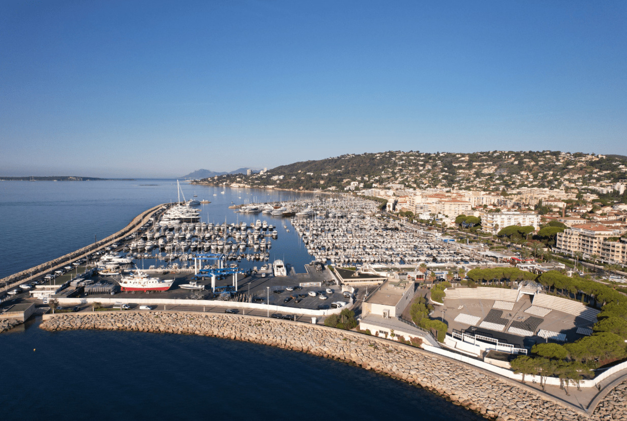 CVC vende su empresa de puertos deportivos D-Marin por más de 1.000 millones de euros aprovechando el auge del mercado de yates La compra de D-Marin por parte del grupo de capital riesgo francés InfraVia es la última operación de un aluvión de inversiones en el sector. Leer