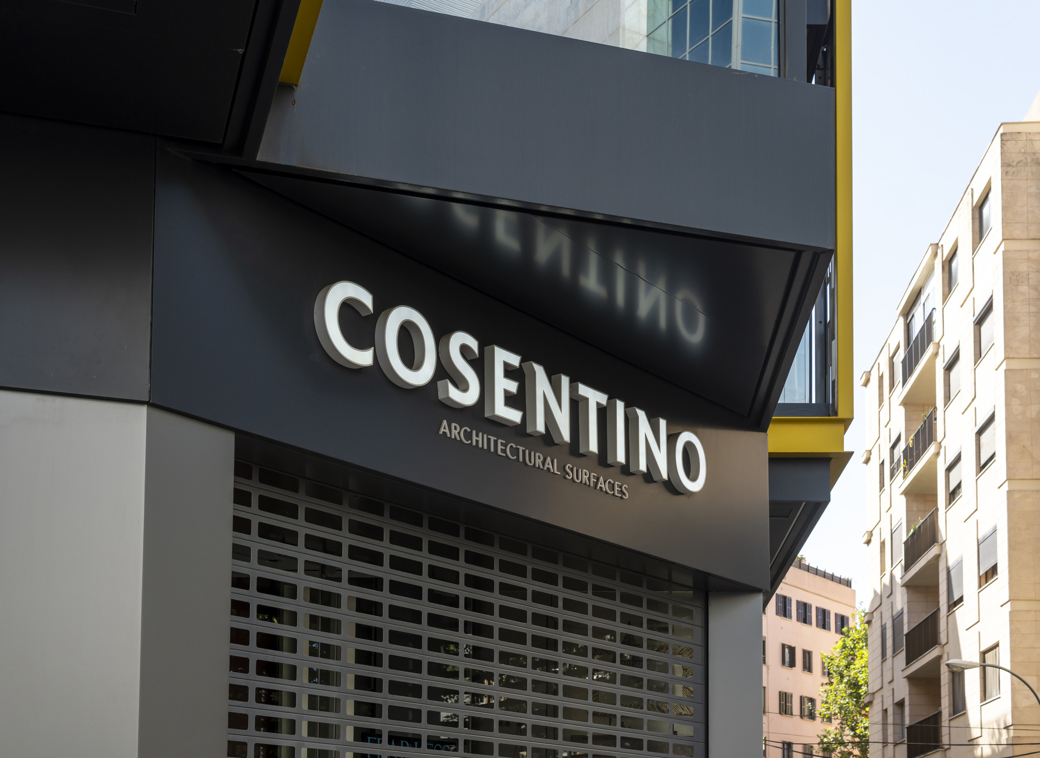 La familia Cosentino reduce su dividendo un 56 en dos años Las familias que controlan Cosentino reducen su dividendo un 56 en solo dos años como consecuencia de la caída del beneficio de la compañía. Leer
