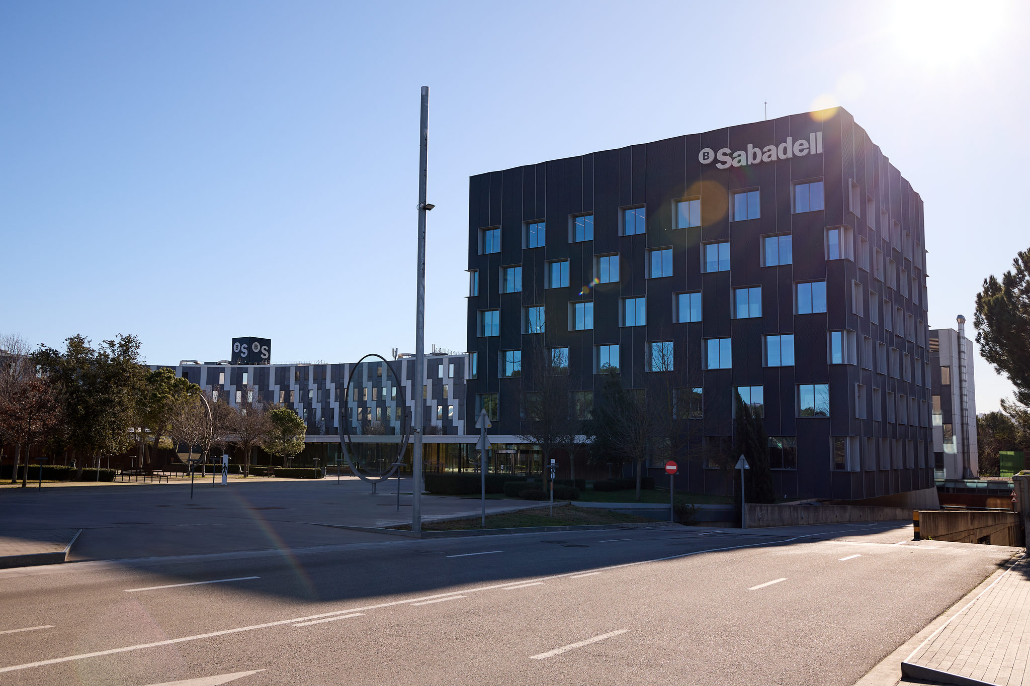 Sabadell mejora las condiciones de su cuenta al 2%